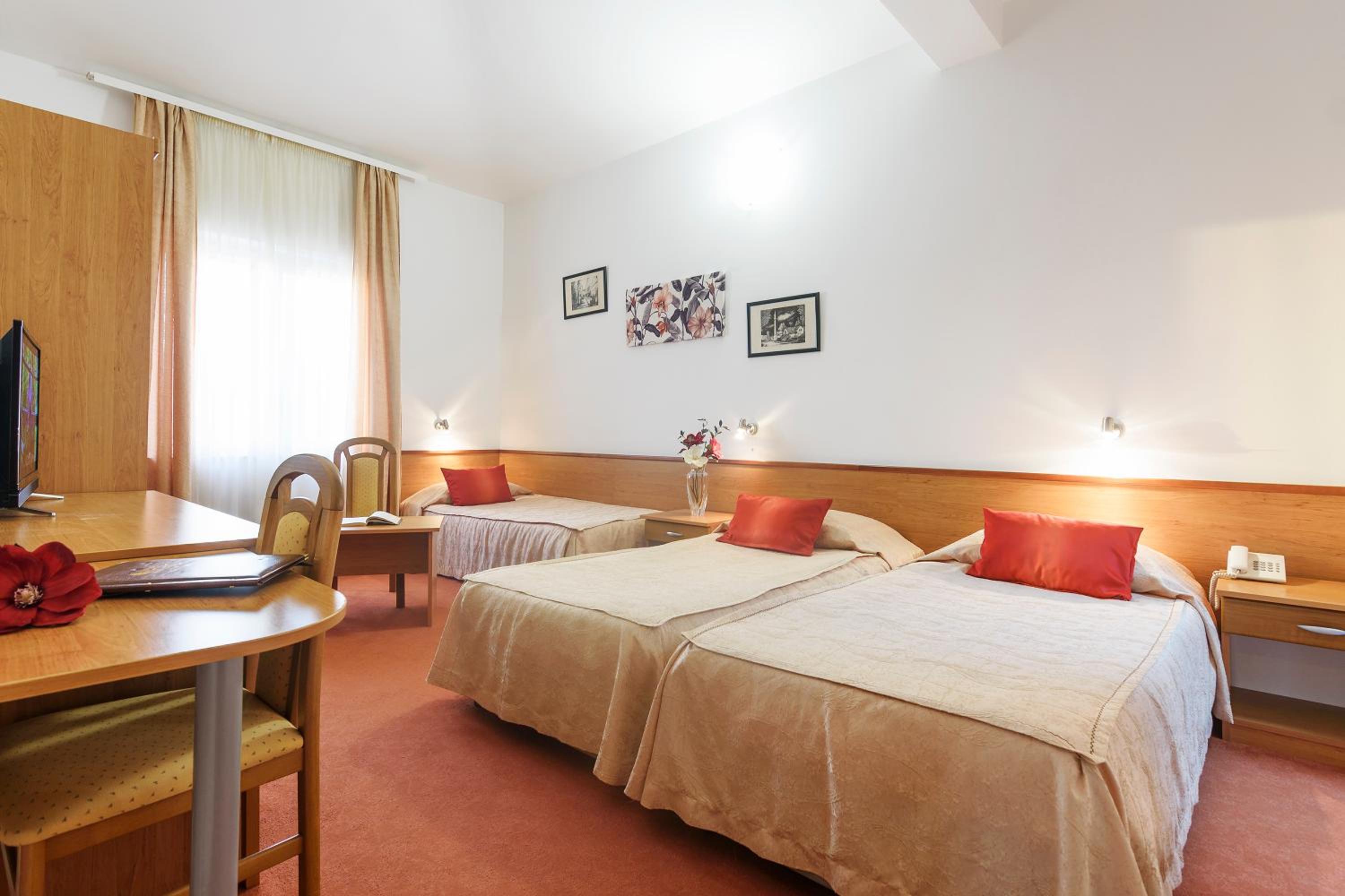 Triple Room - Photo 1