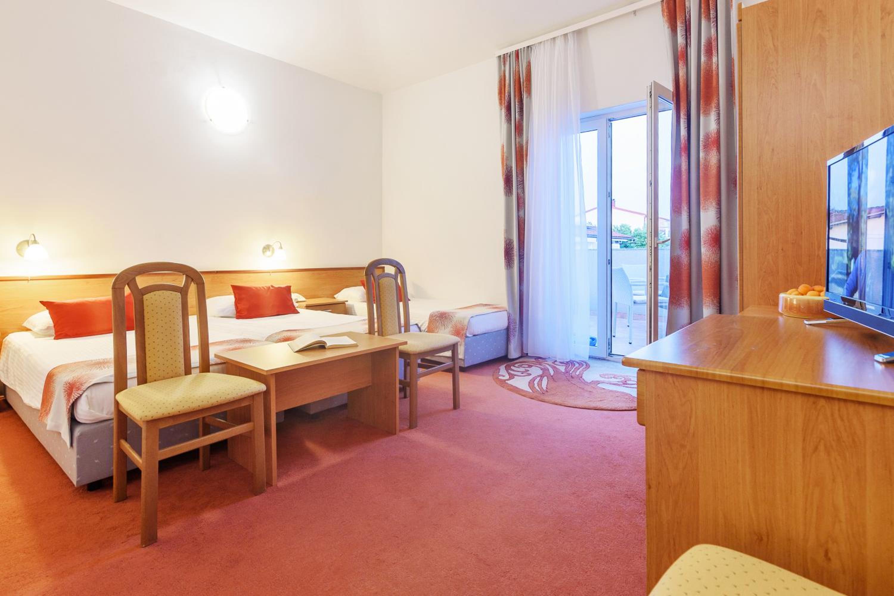 Triple Room with Balcony - Photo 1