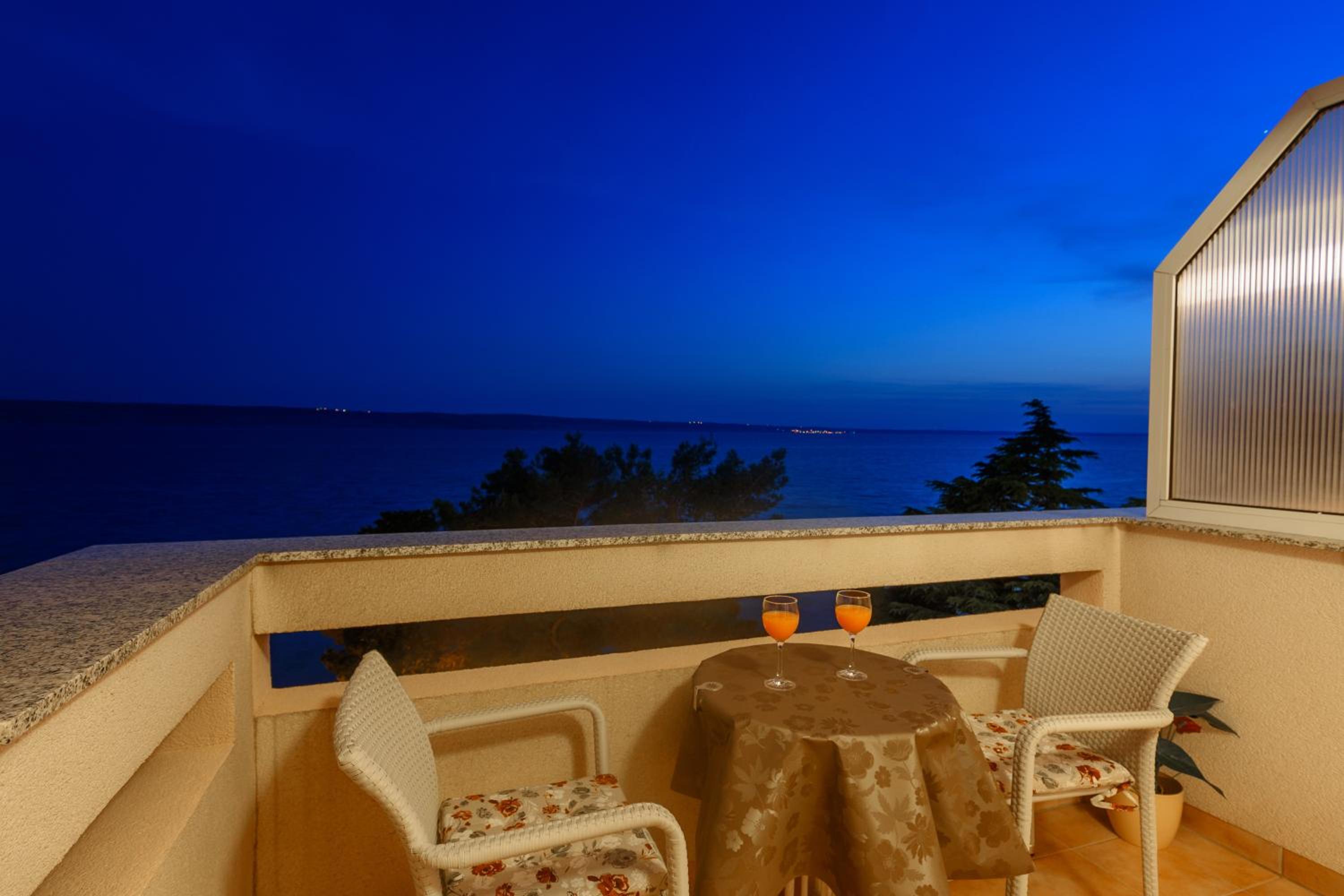 Family Suite with Balcony and Sea View - Photo 7