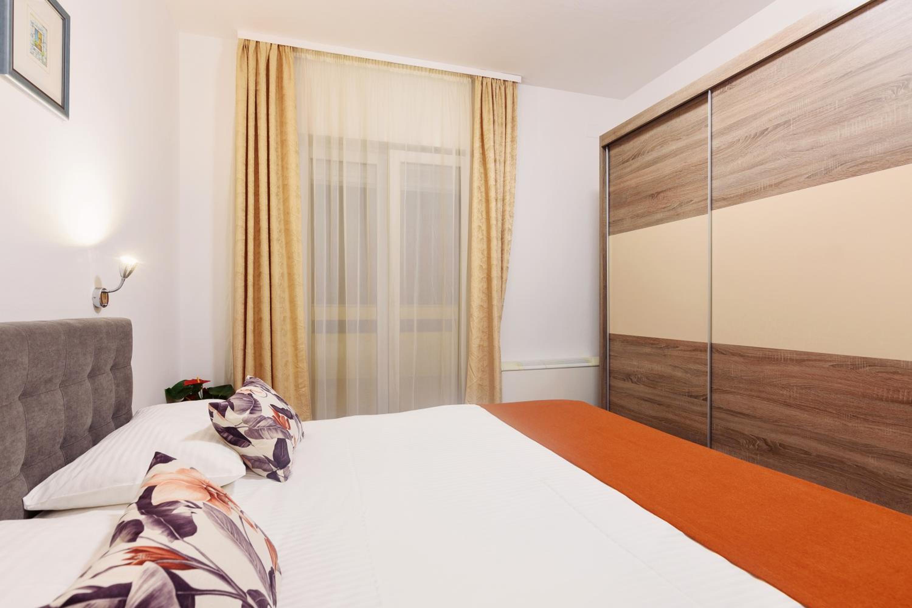 Family Suite with Balcony and Sea View - Photo 1