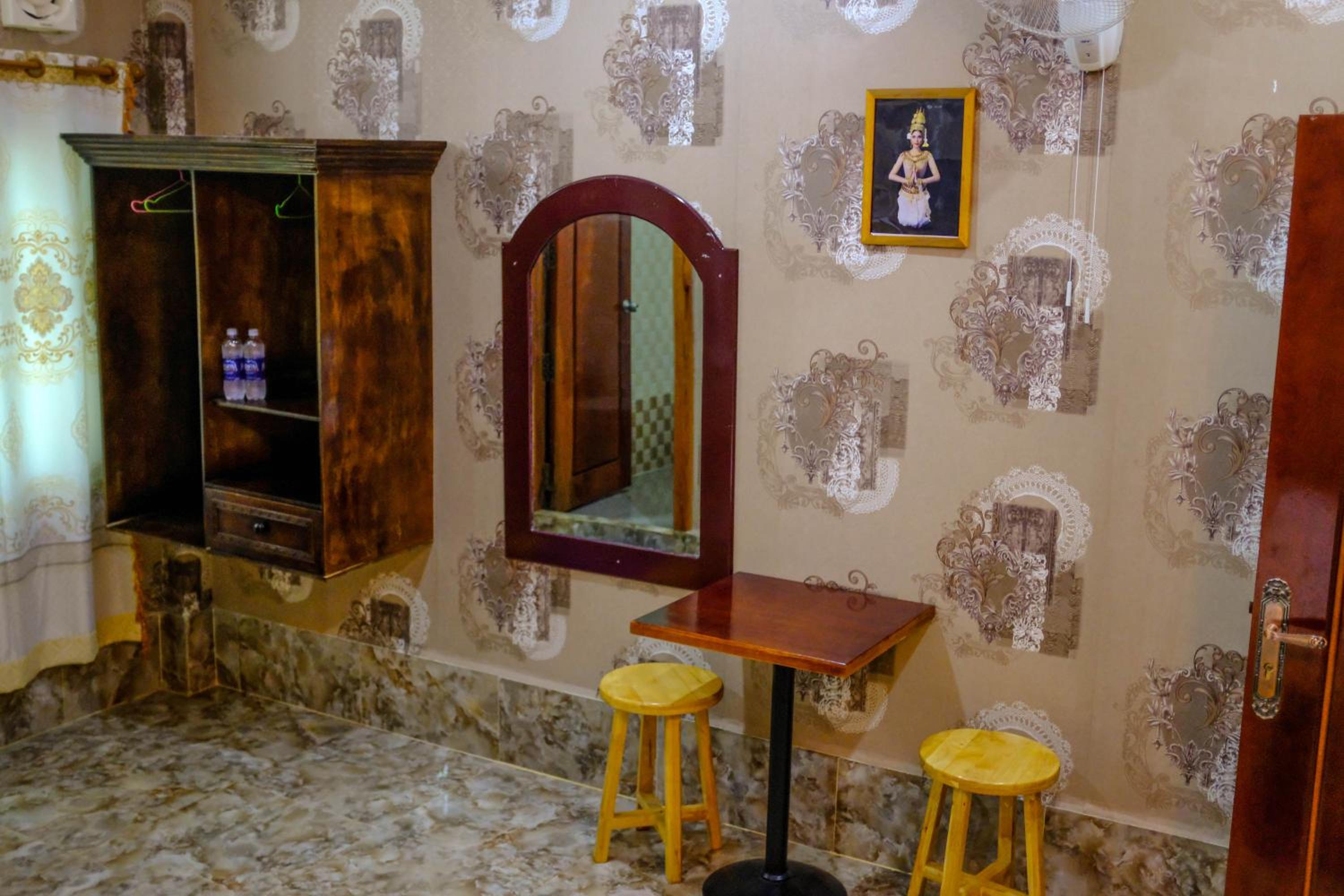 Deluxe Double Room with Shower - Photo 7