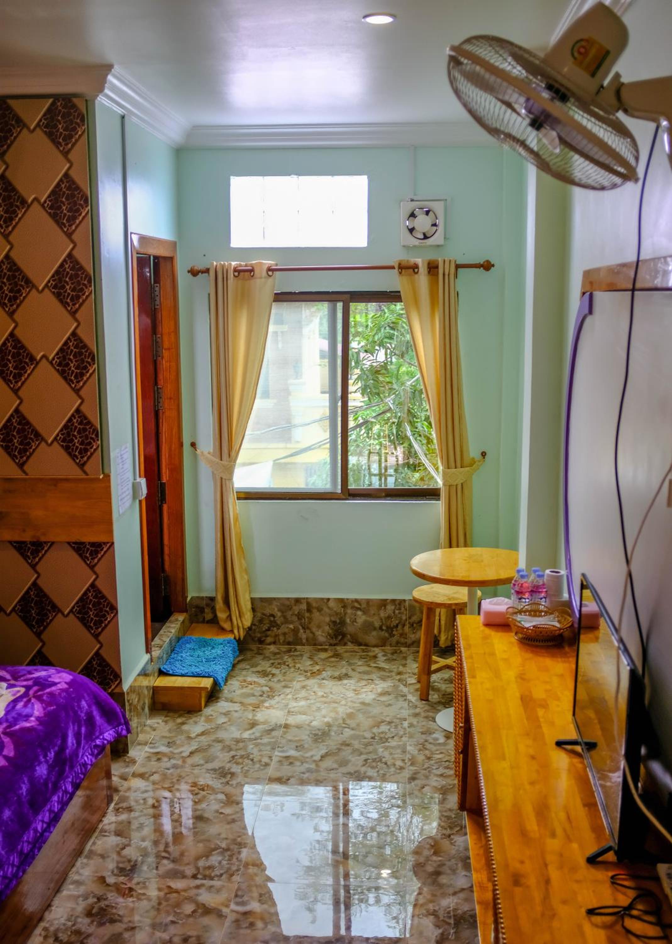 Deluxe Double Room with Extra Bed - Photo 10