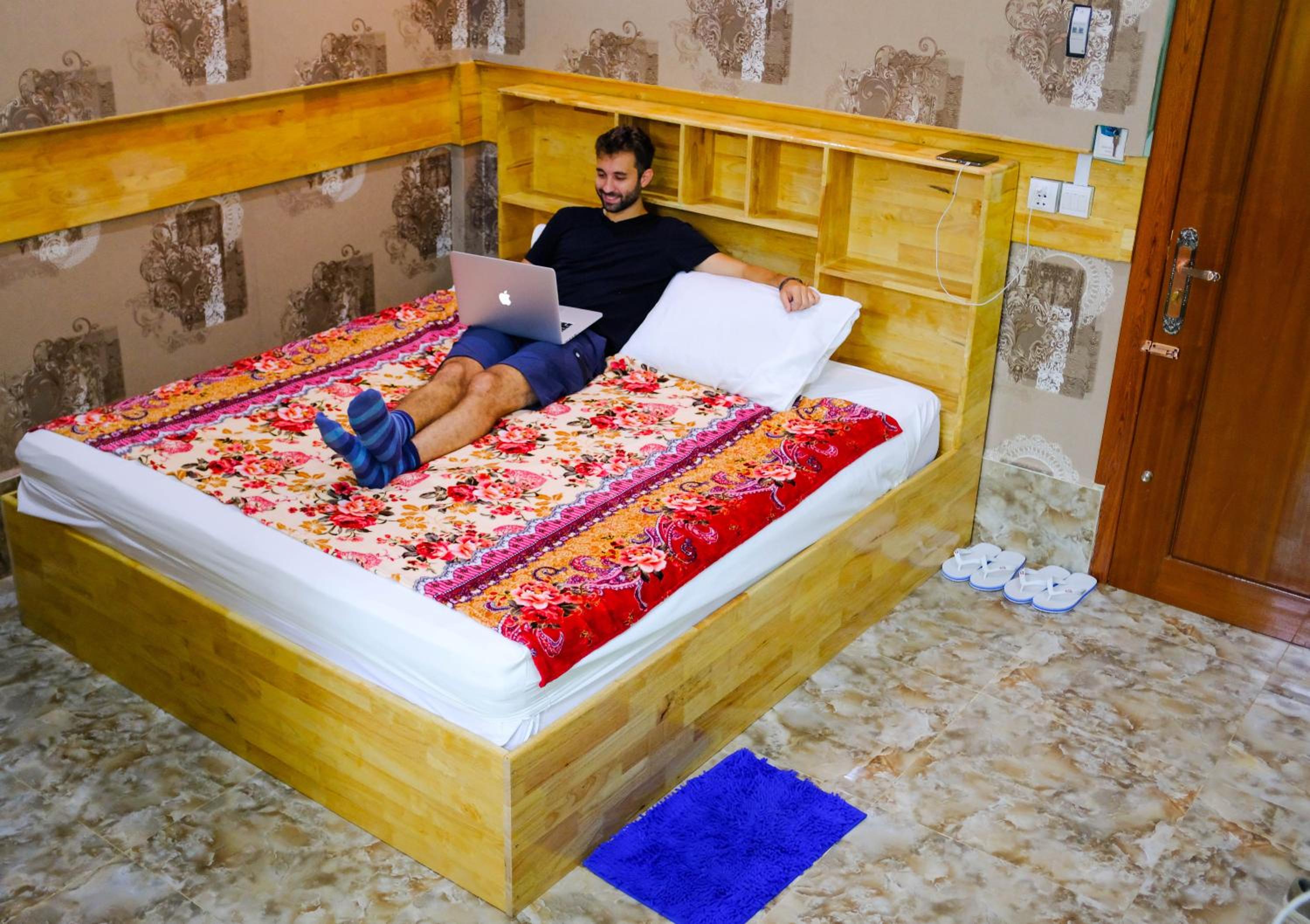 Deluxe Double Room with Shower - Photo 8