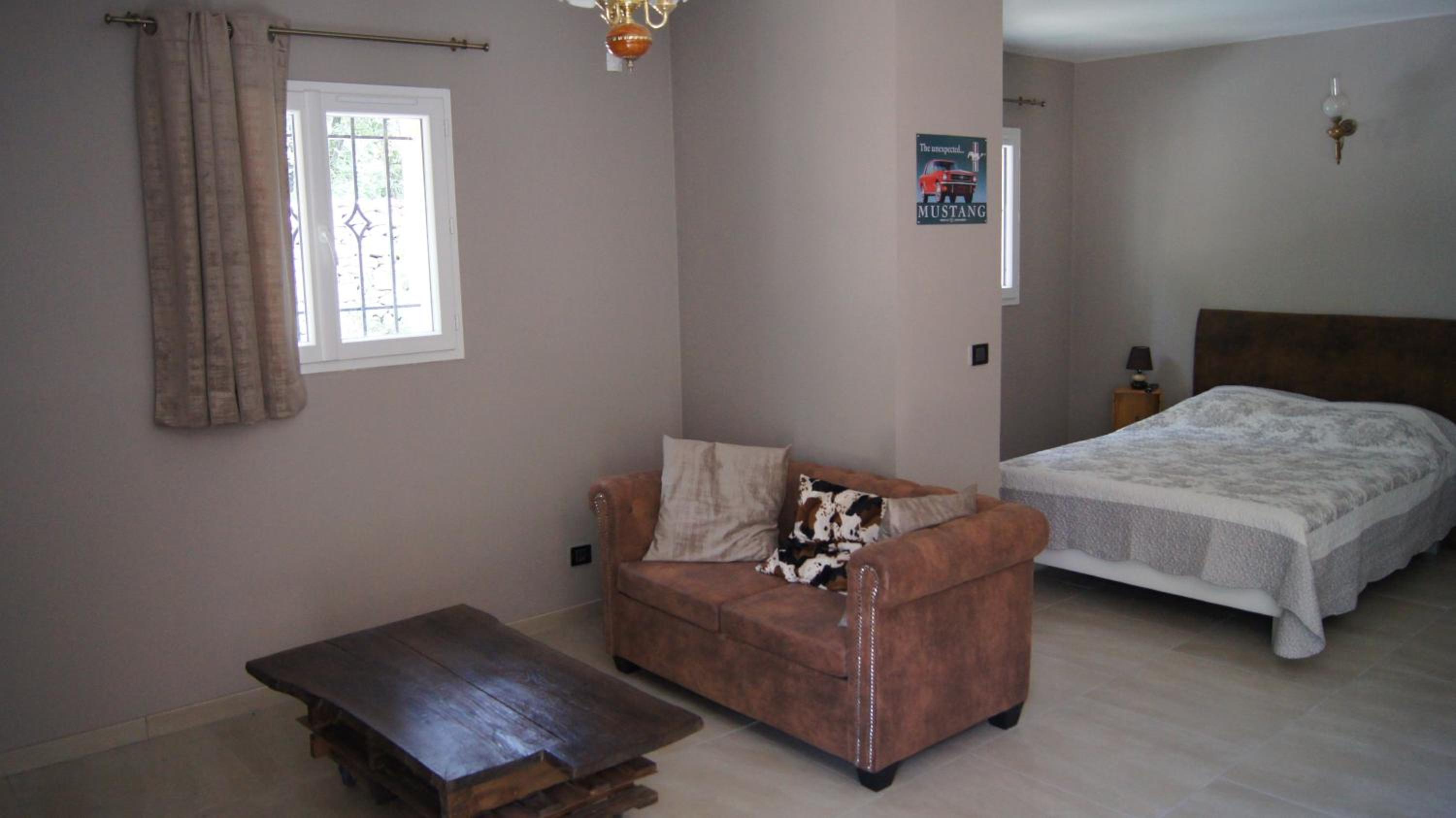 One-Bedroom House photo 1