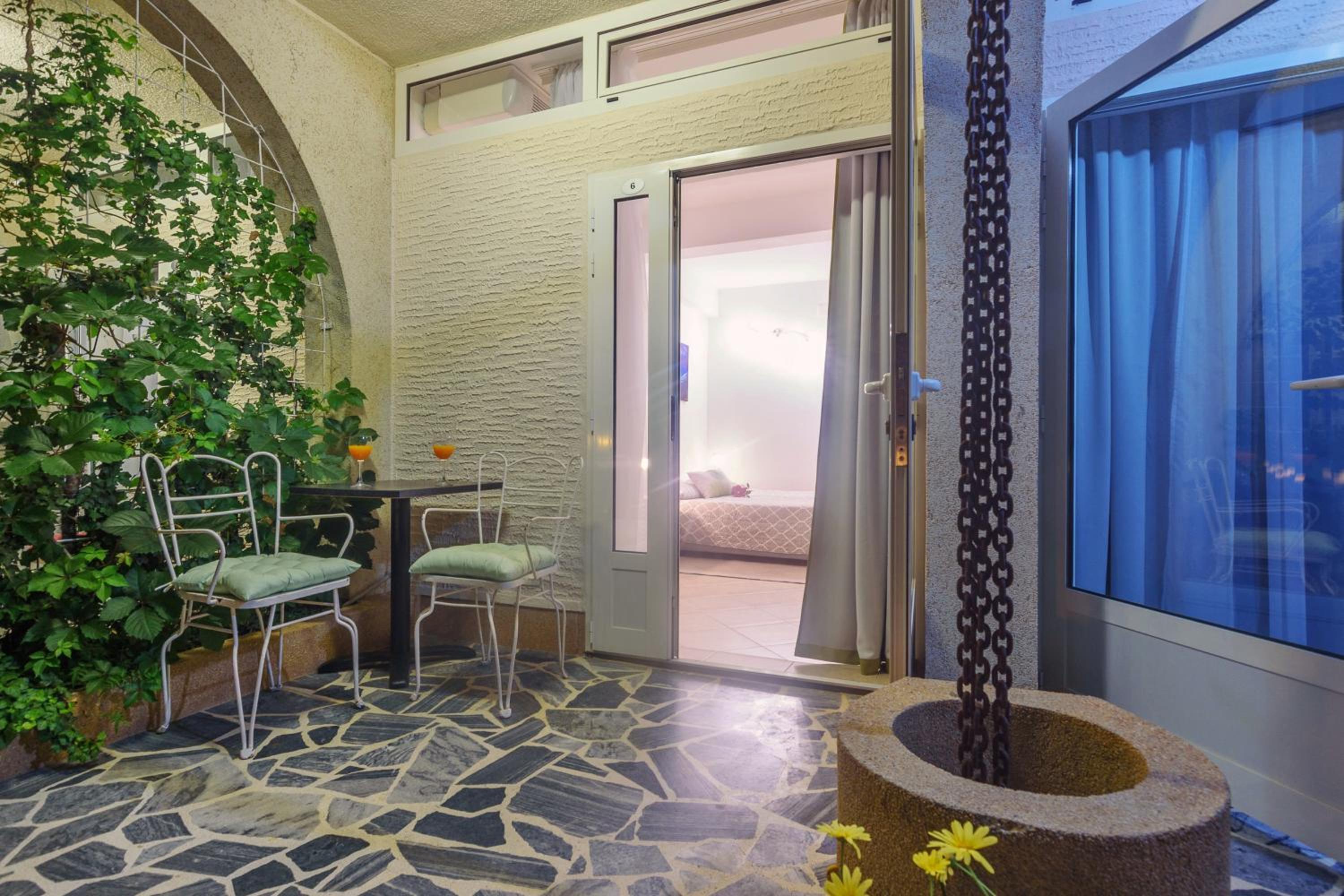 Twin Room with Terrace - Photo 2
