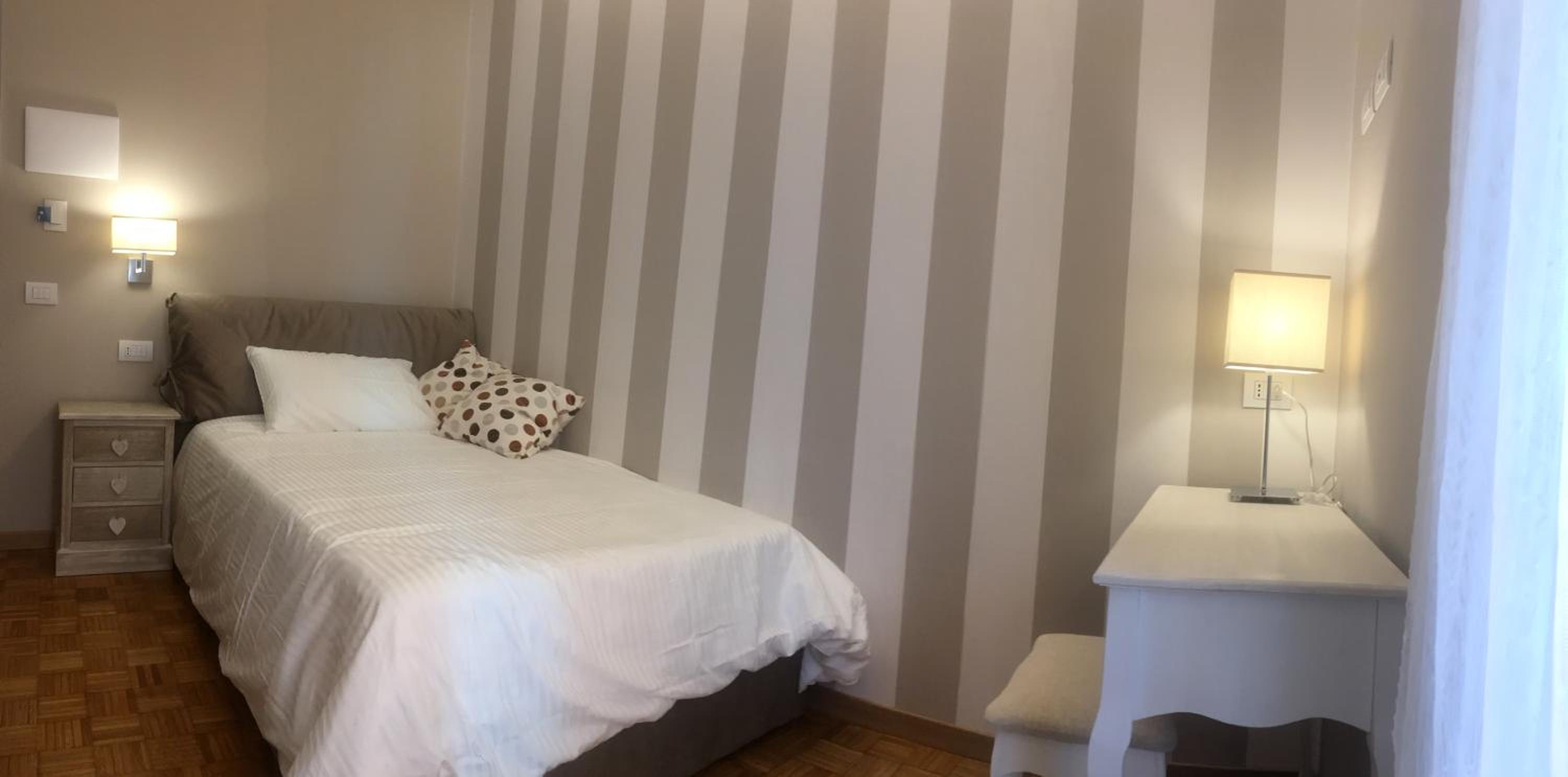 Single Room with Private Bathroom photo 1