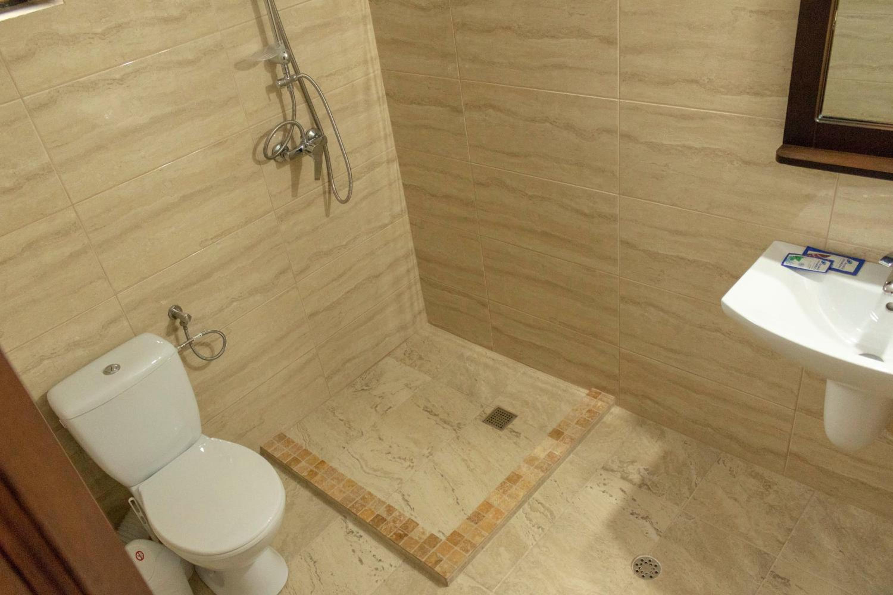 Double Room - Photo 2
