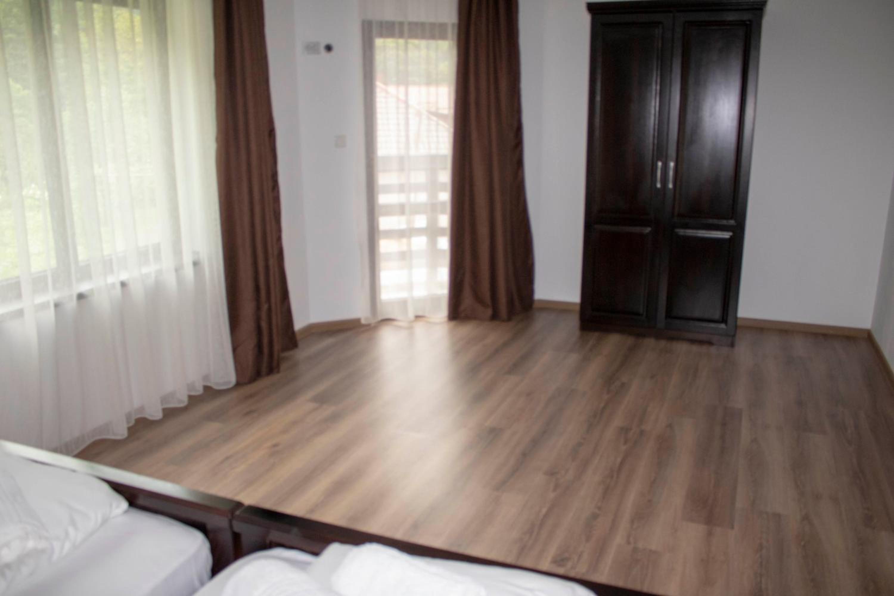 Double Room - Photo 6