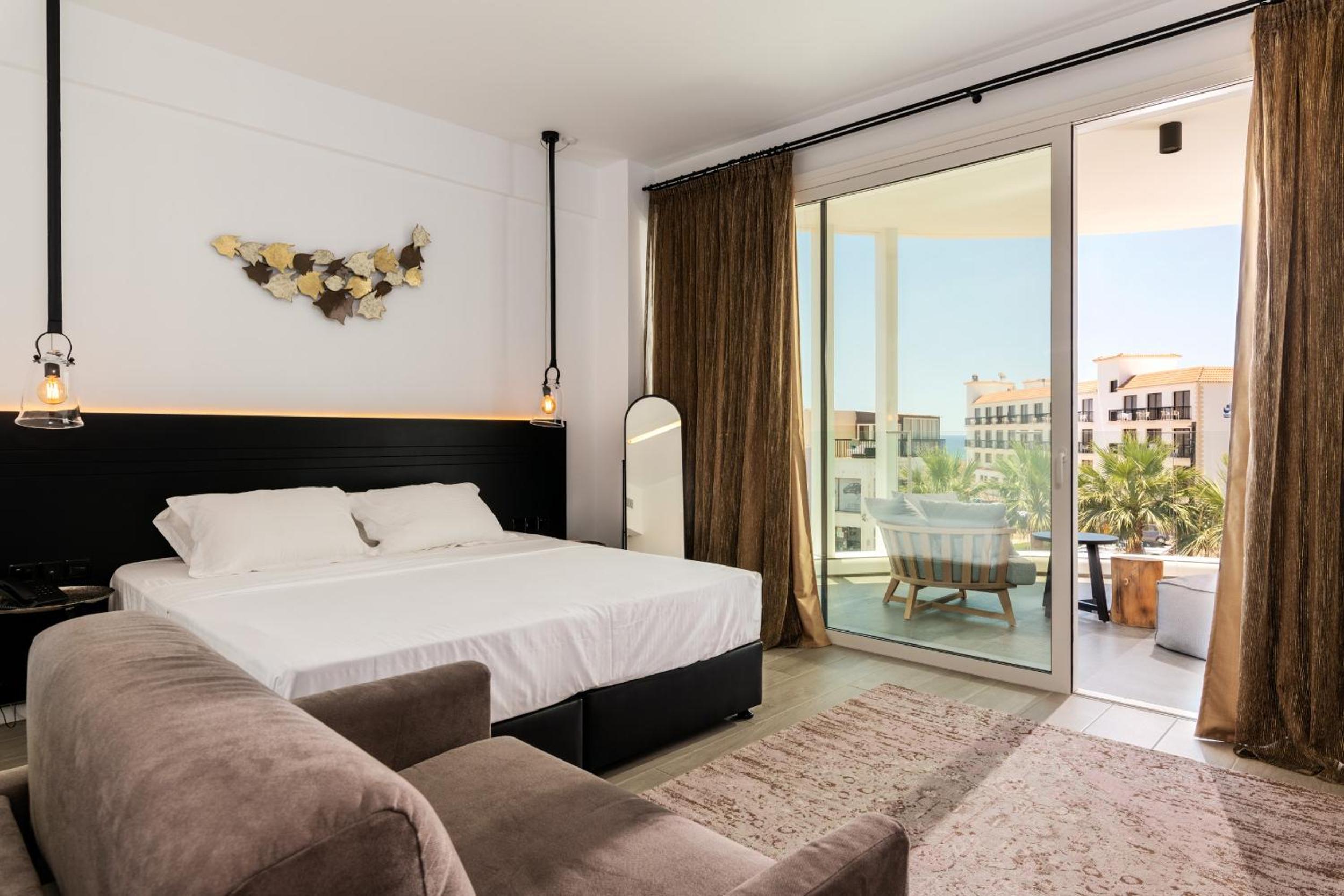 Suite with Balcony photo 3