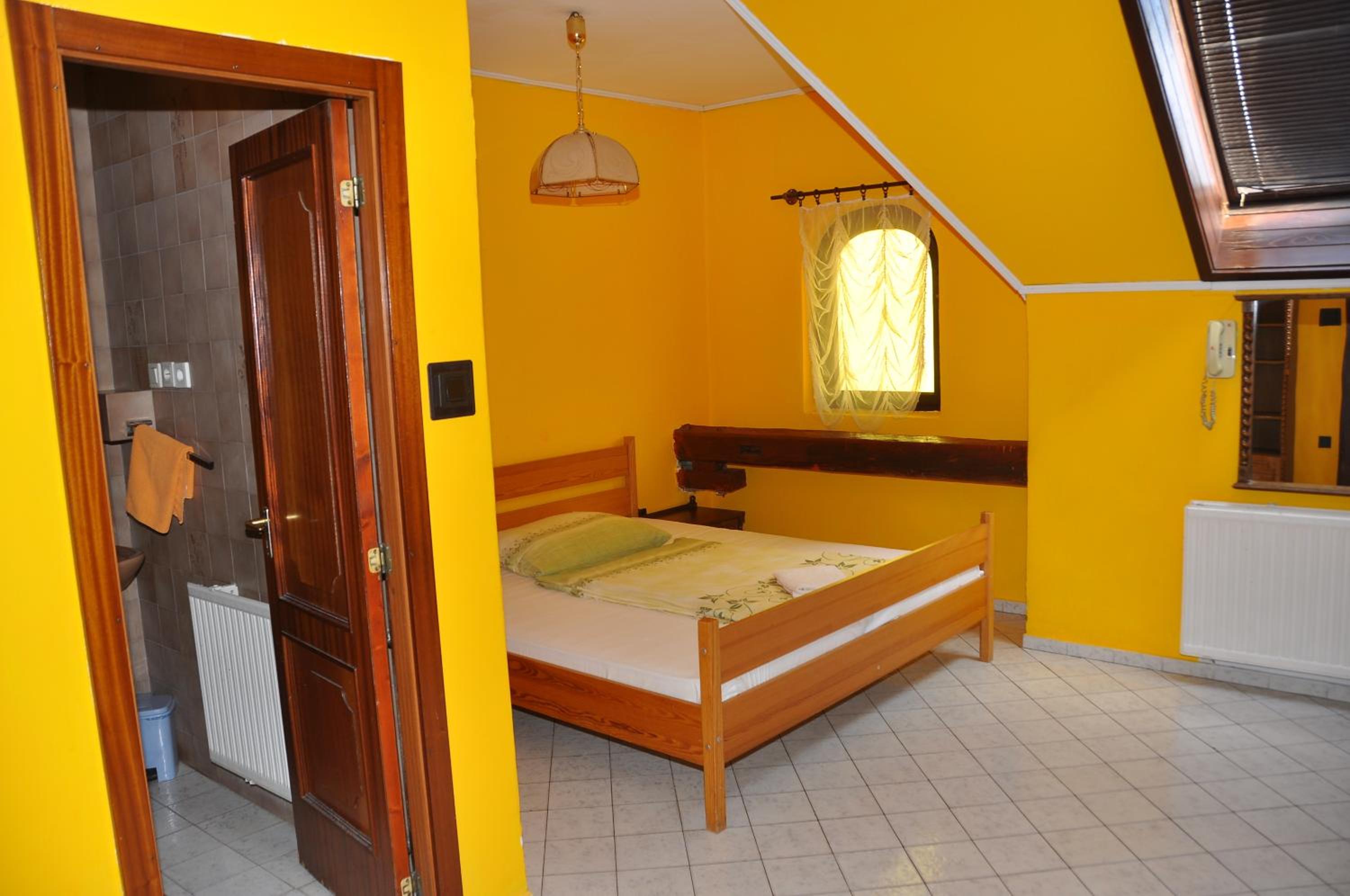 Double or Twin Room - Photo 13