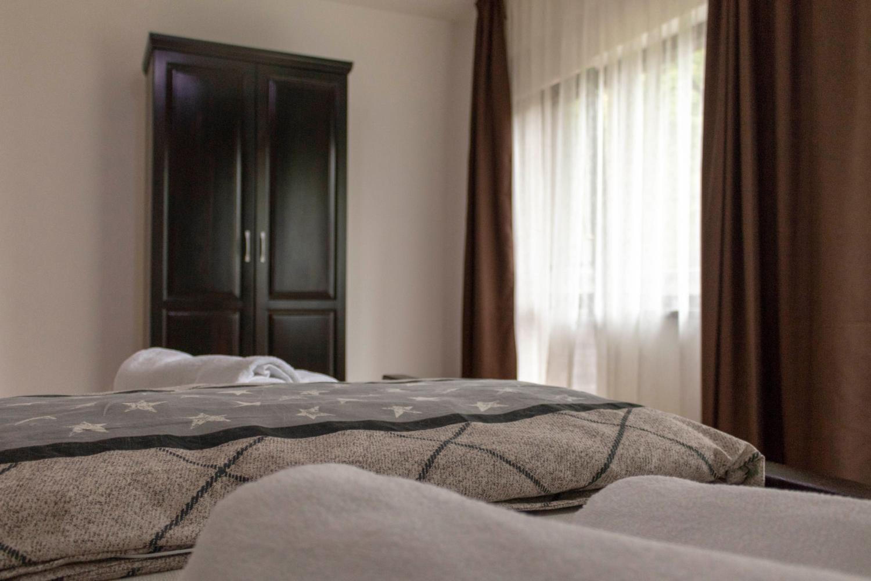 Double Room - Photo 7