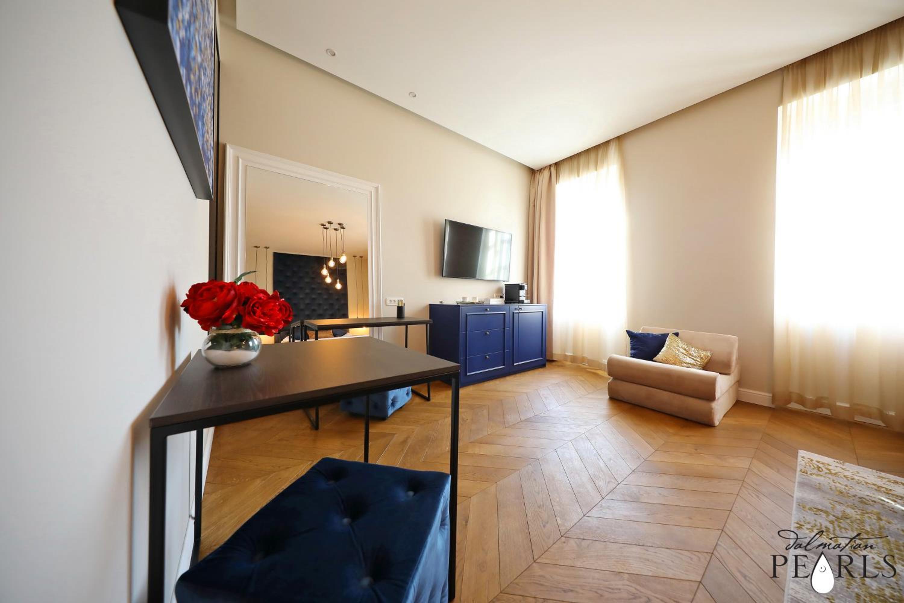 Deluxe Double Room with Sea View - Photo 10