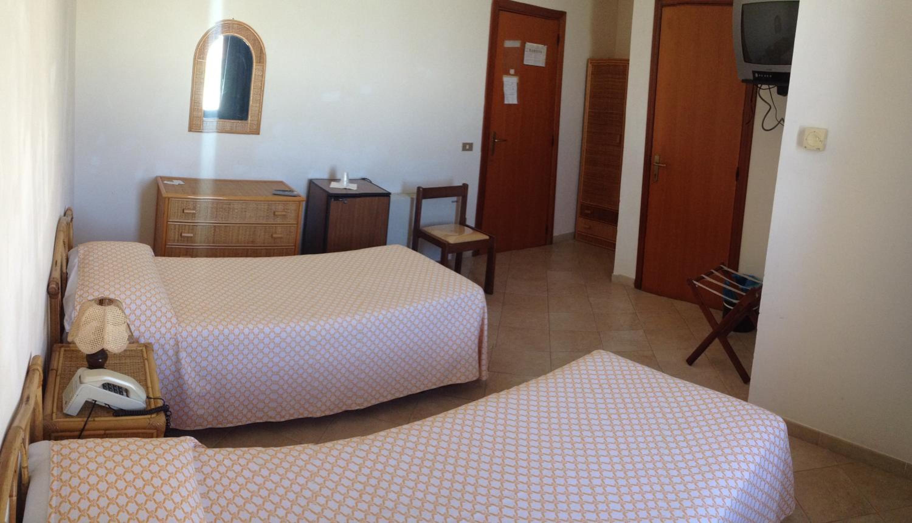 Double or Twin Room photo 3