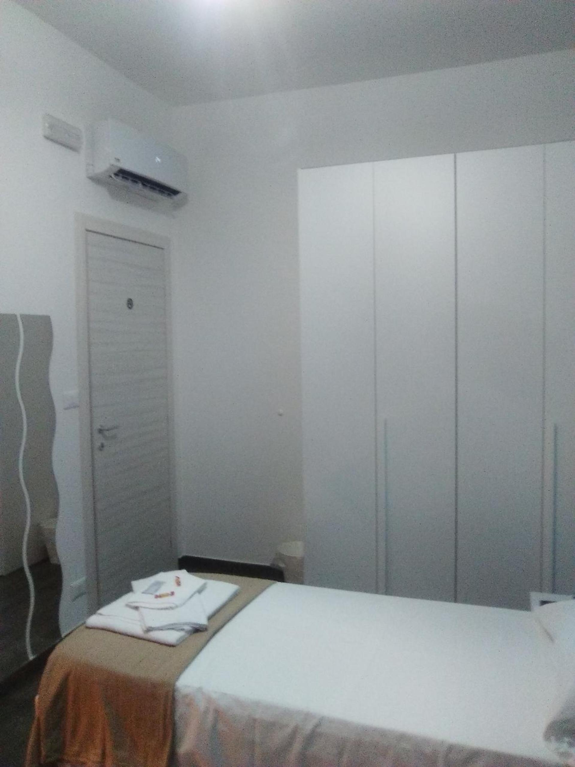 Large Double Room photo 1