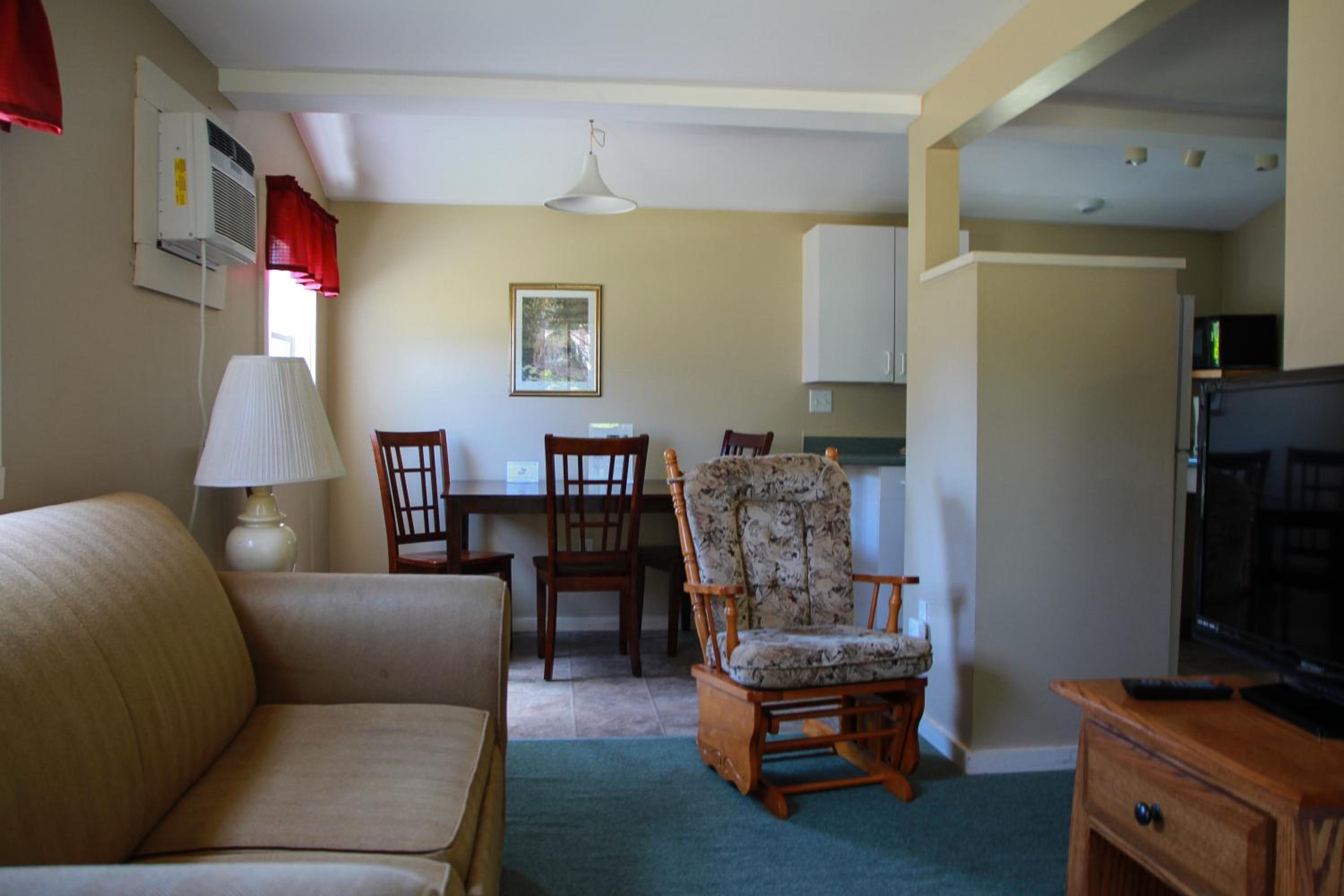 Deluxe Two-Bedroom Cottage photo 1