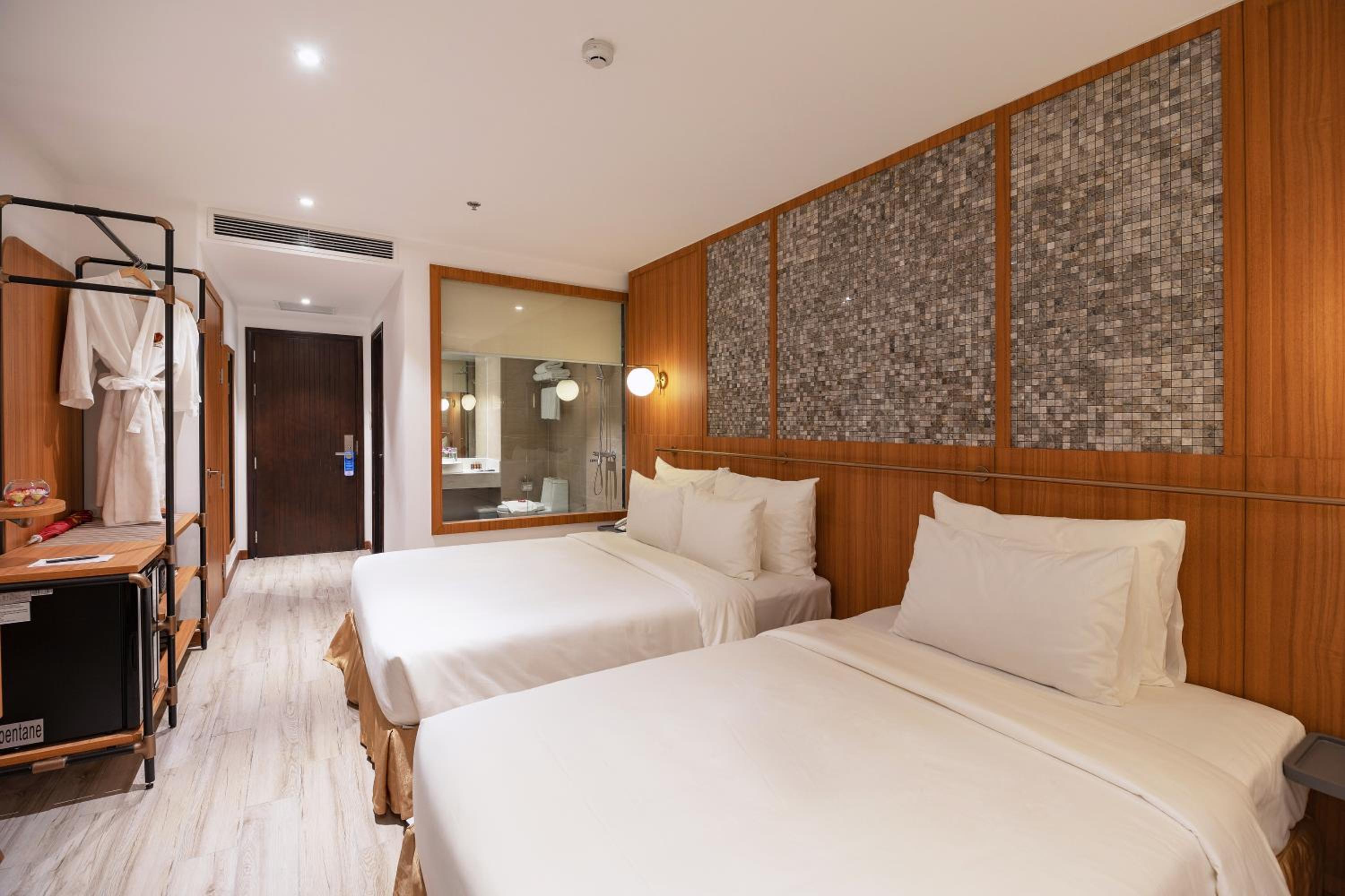 Superior Triple room with no view photo 3