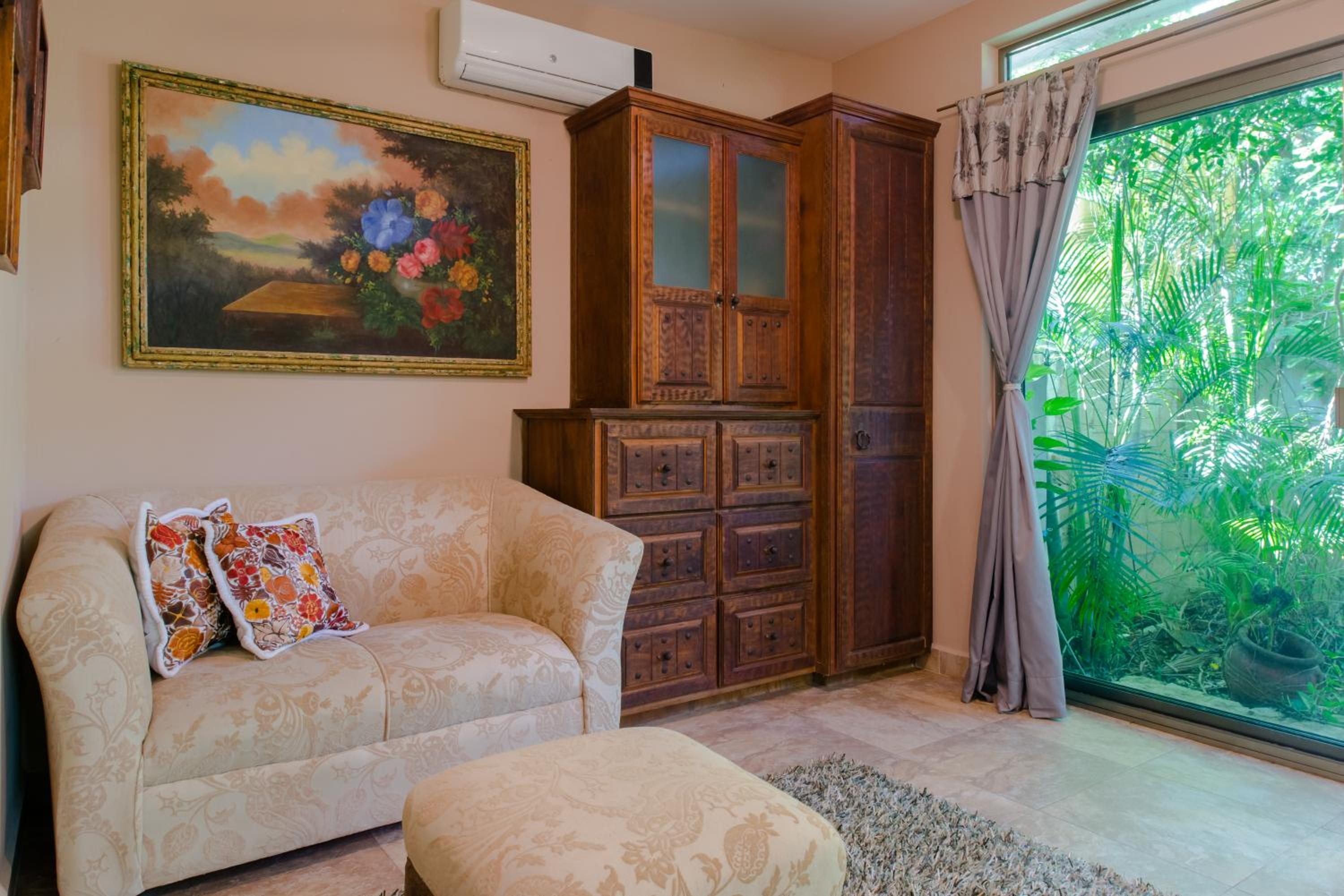Deluxe King Suite
