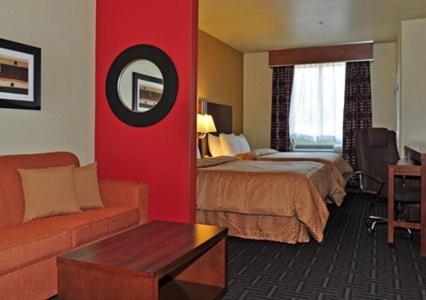 Queen Suite - Non-Smoking photo 1