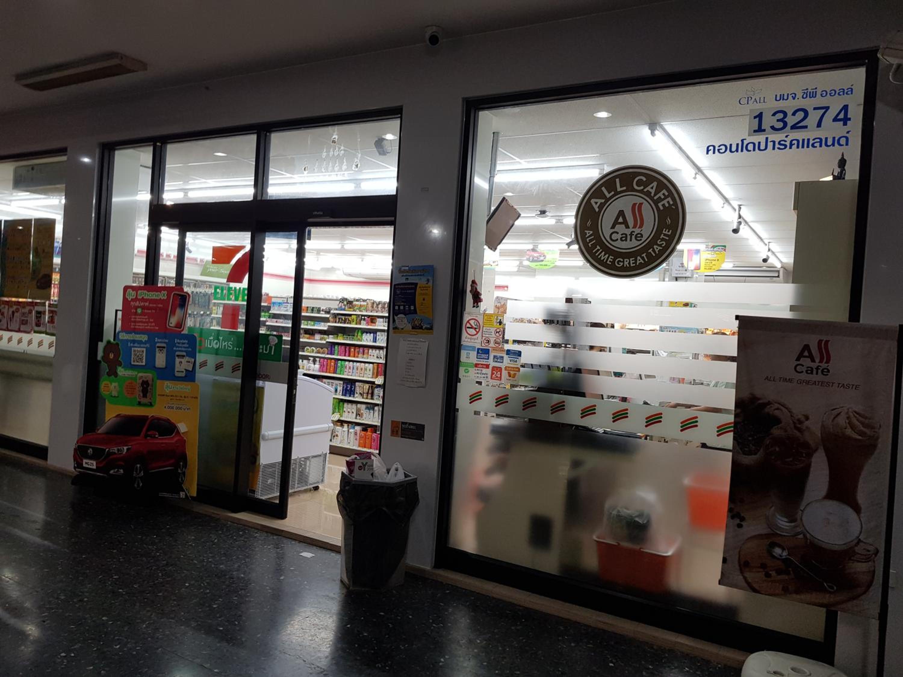 Double or Twin Room with Canal View photo 2