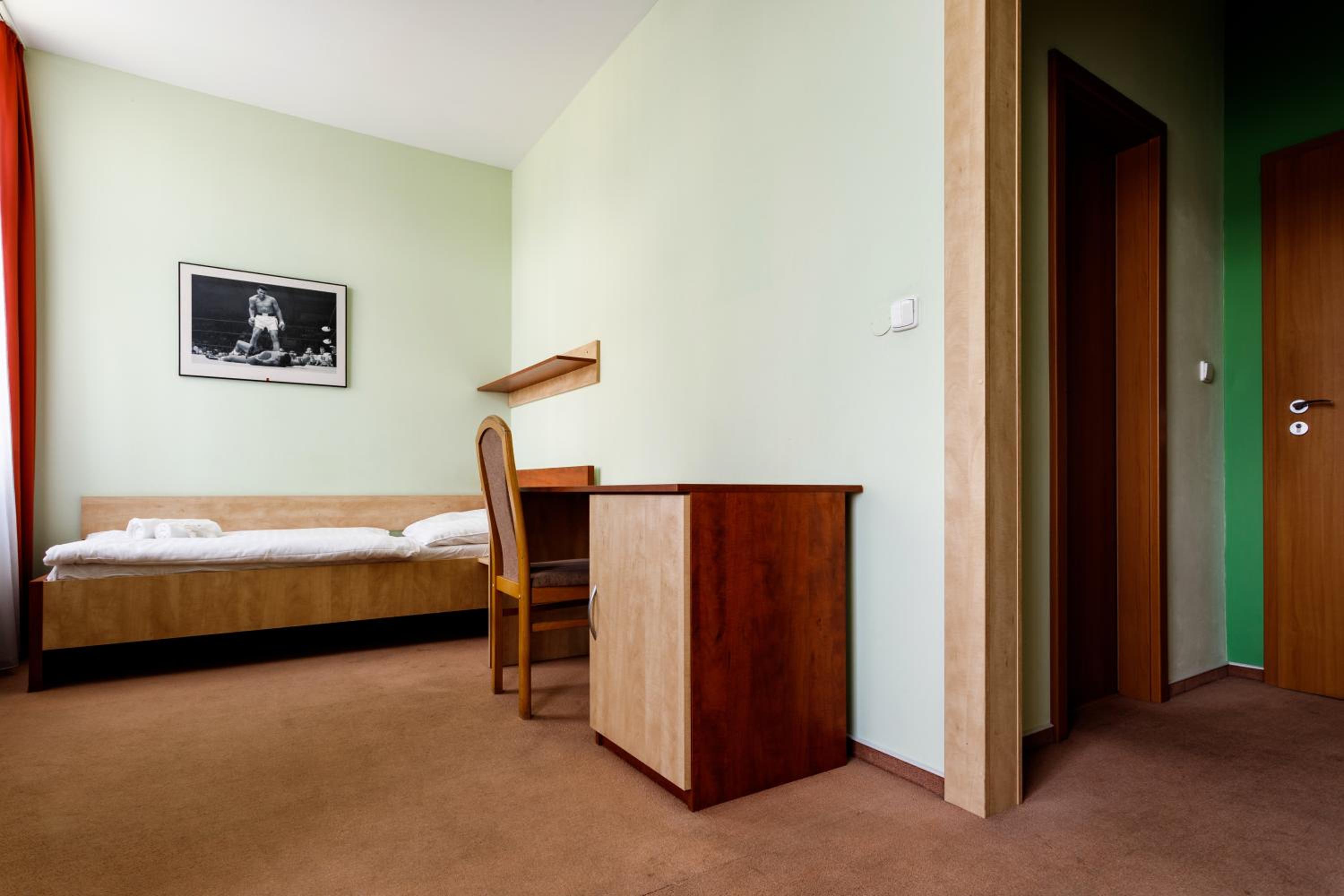 Single Room photo 2