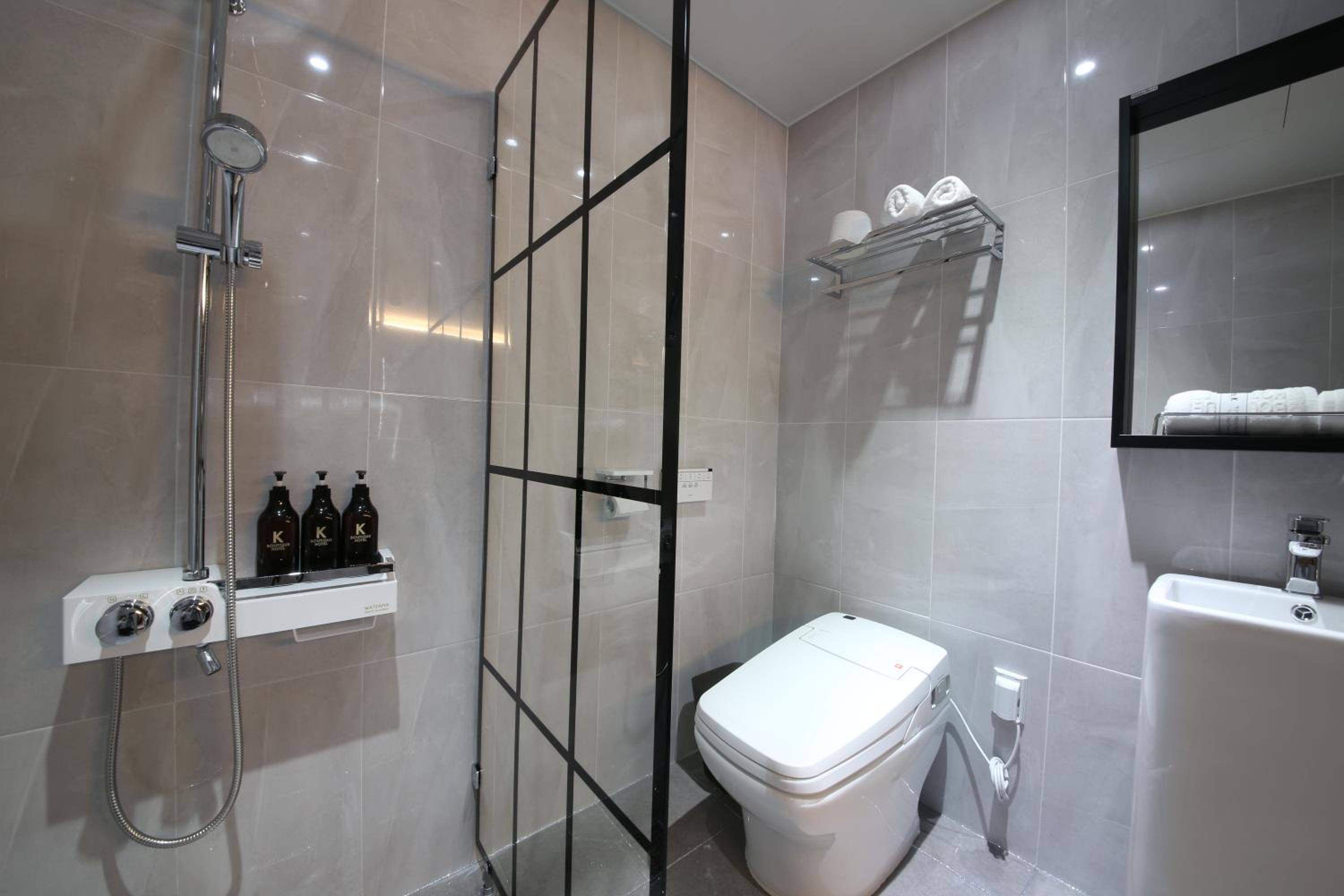Double Room with Shower photo 2