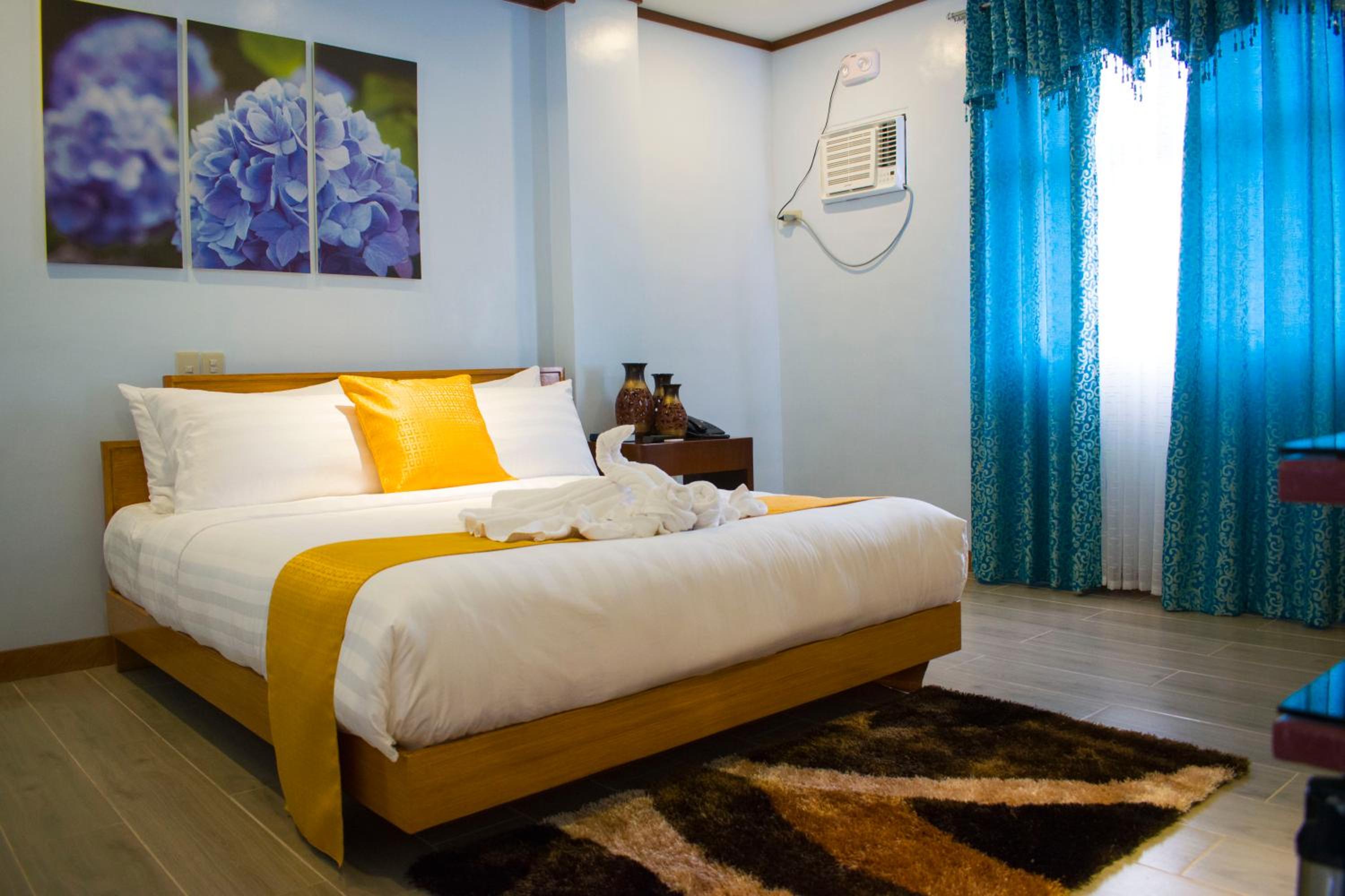 Deluxe Double Room (2 Adults + 1 Child) photo 2