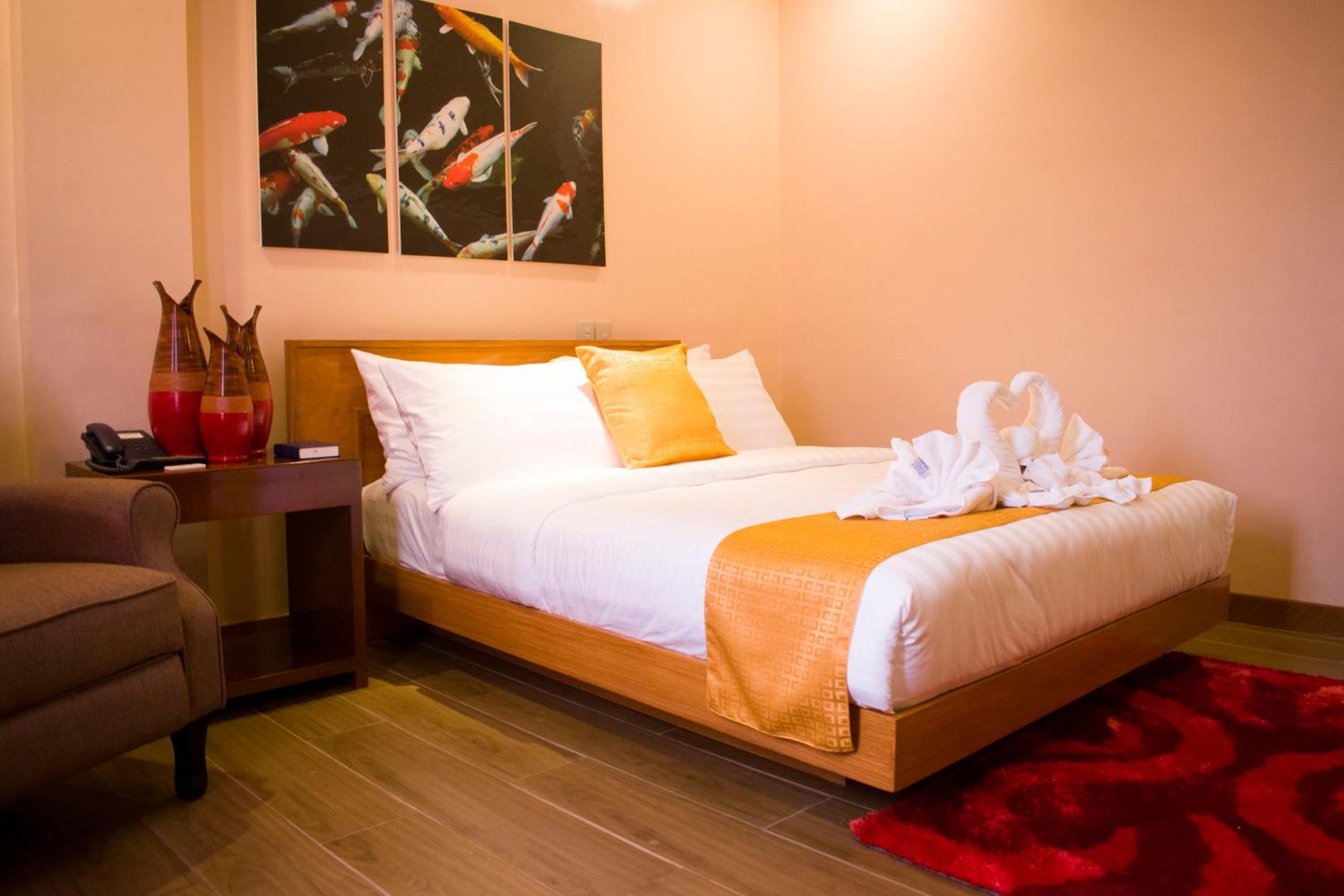 Deluxe Double Room (2 Adults + 1 Child) photo 3