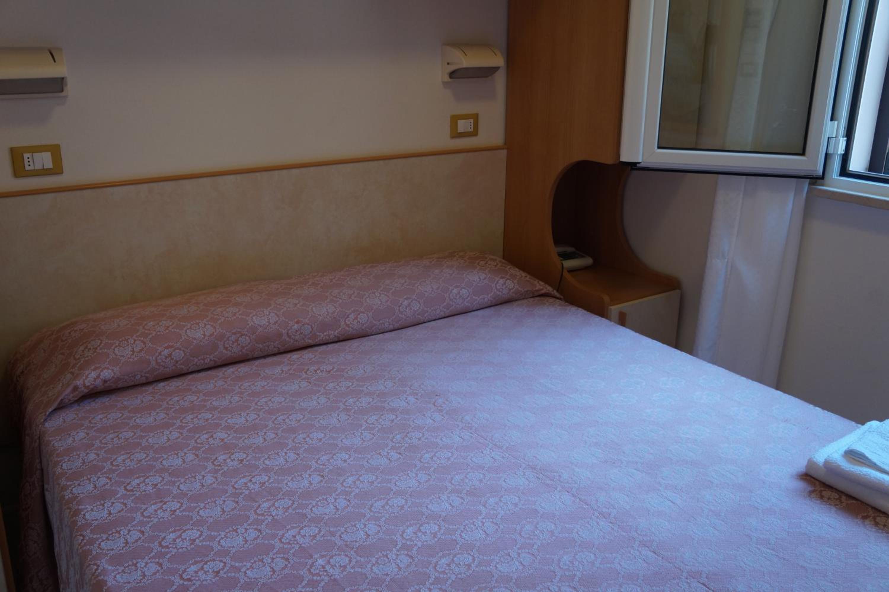 Double Room with Private External Bathroom photo 1