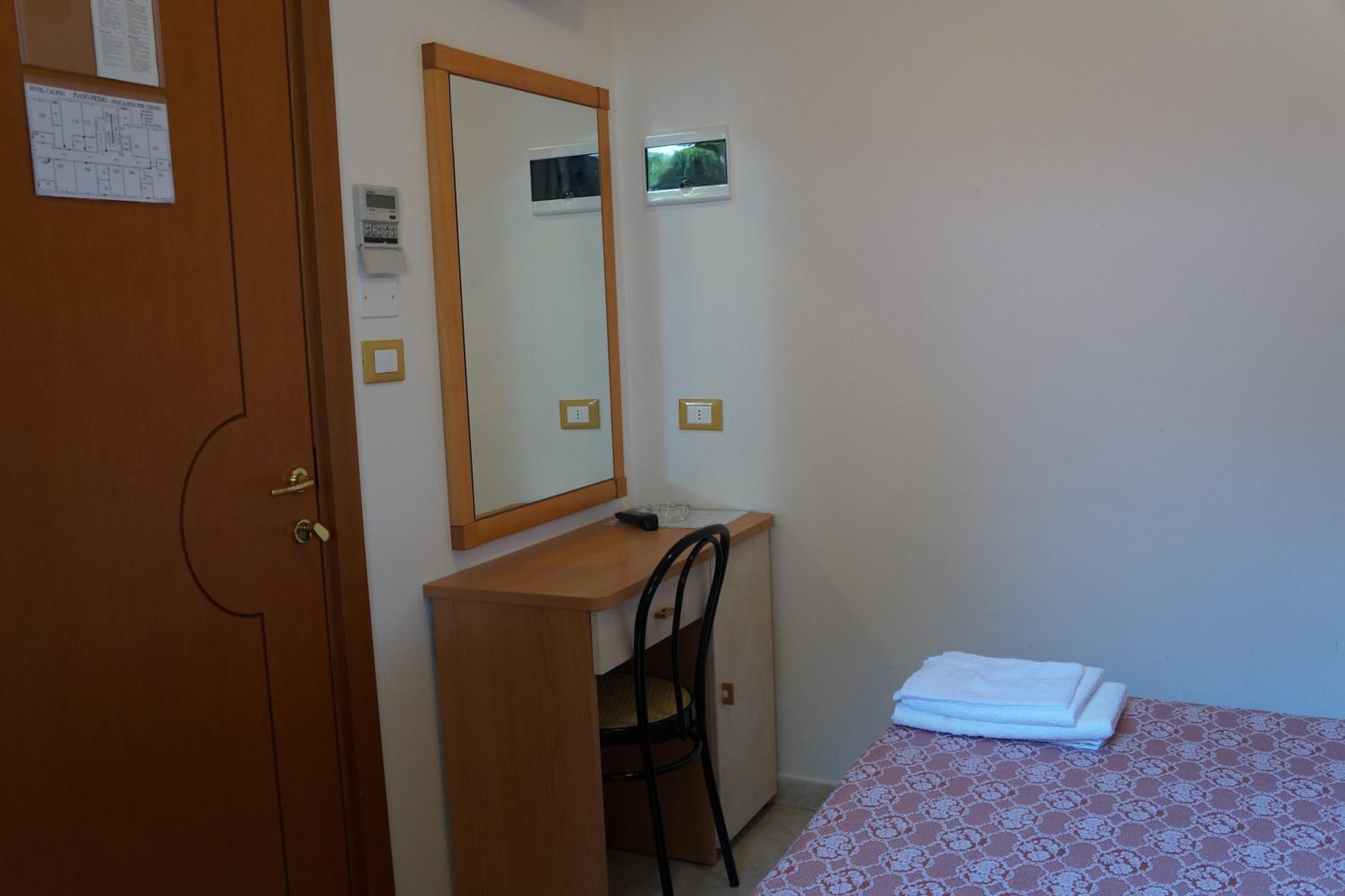 Double Room with Private External Bathroom photo 2