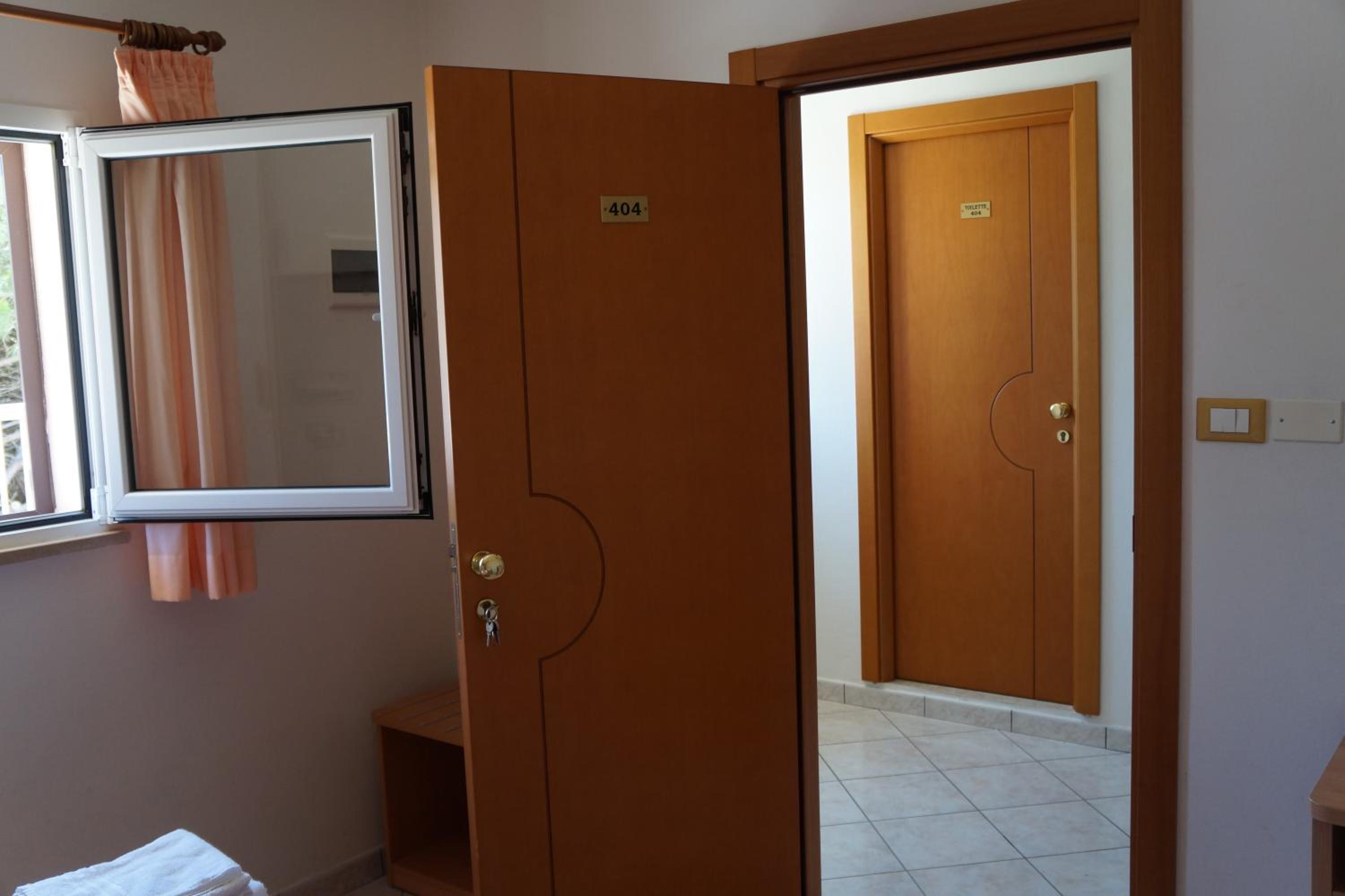 Double Room with Private External Bathroom photo 3