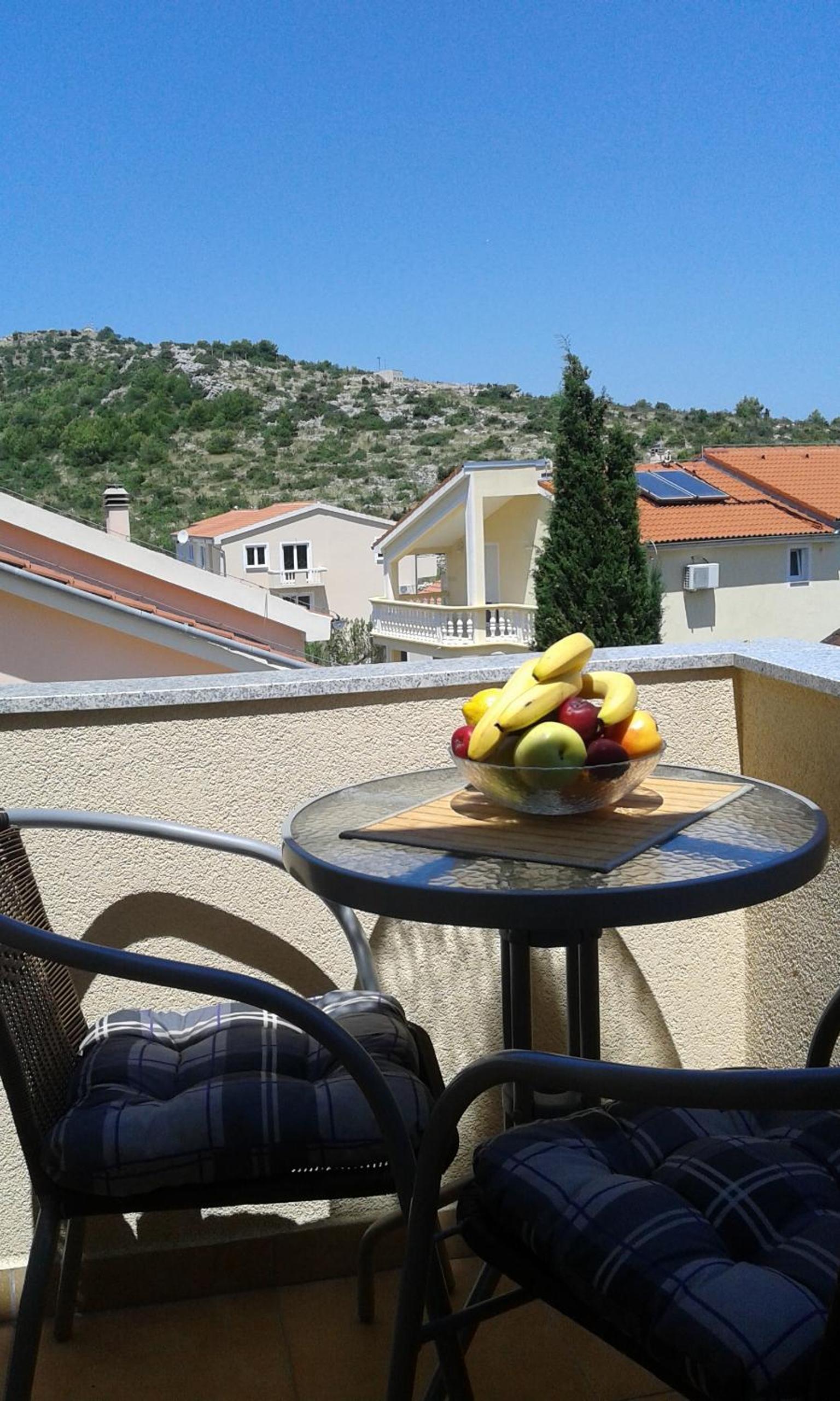 Apartment with Mountain View photo 3