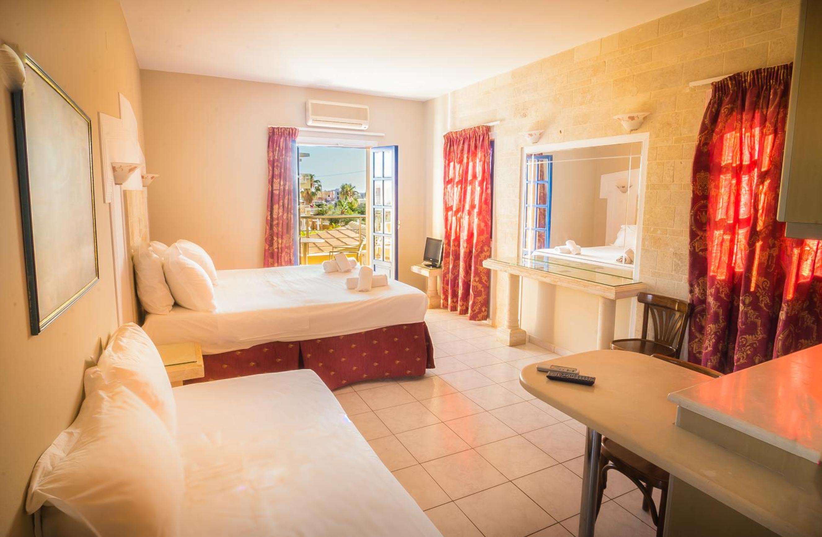 Deluxe Studio with Balcony and Garden View - Photo 1