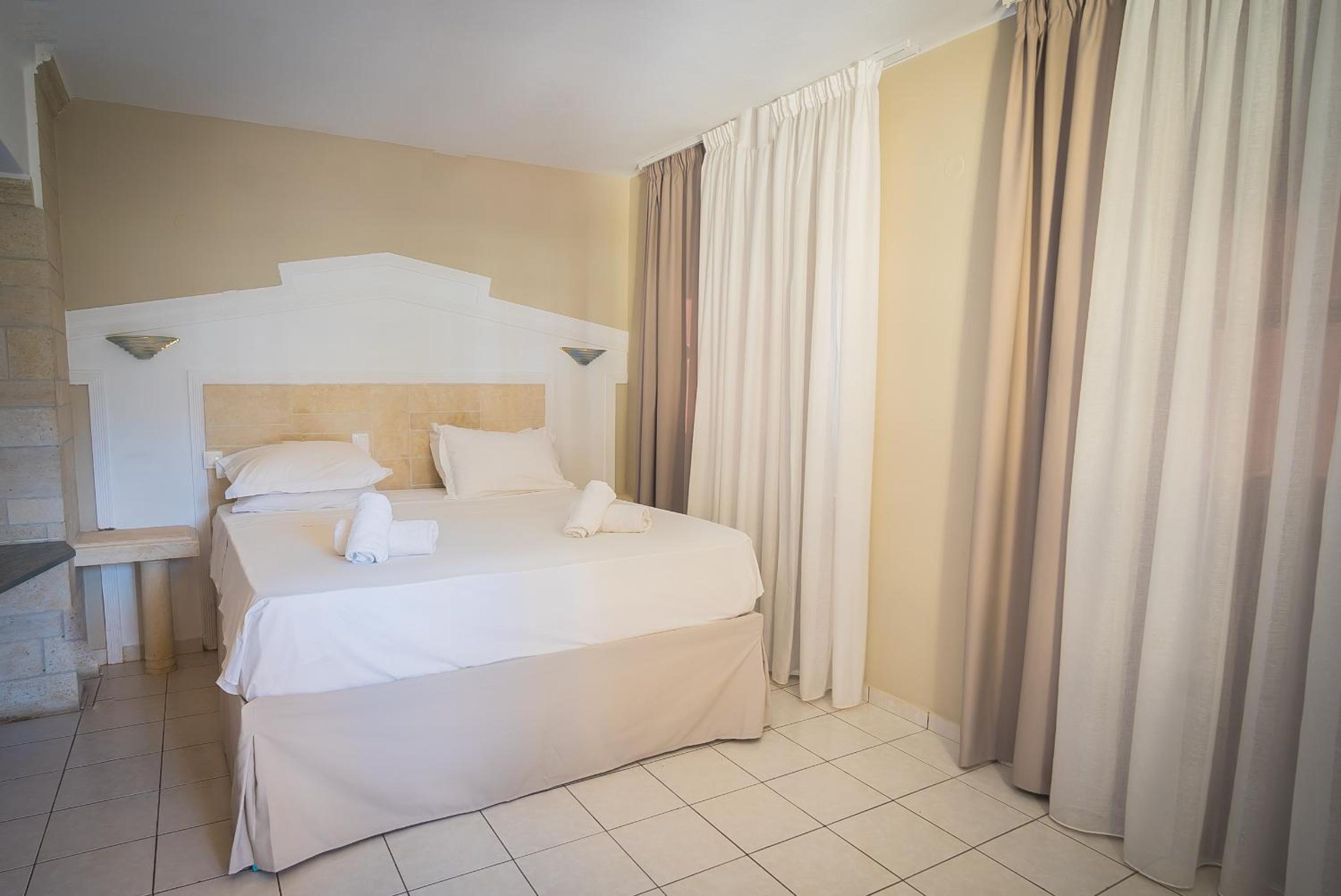 Junior Suite with Garden View - Ground Floor (6 Adults) - Photo 2