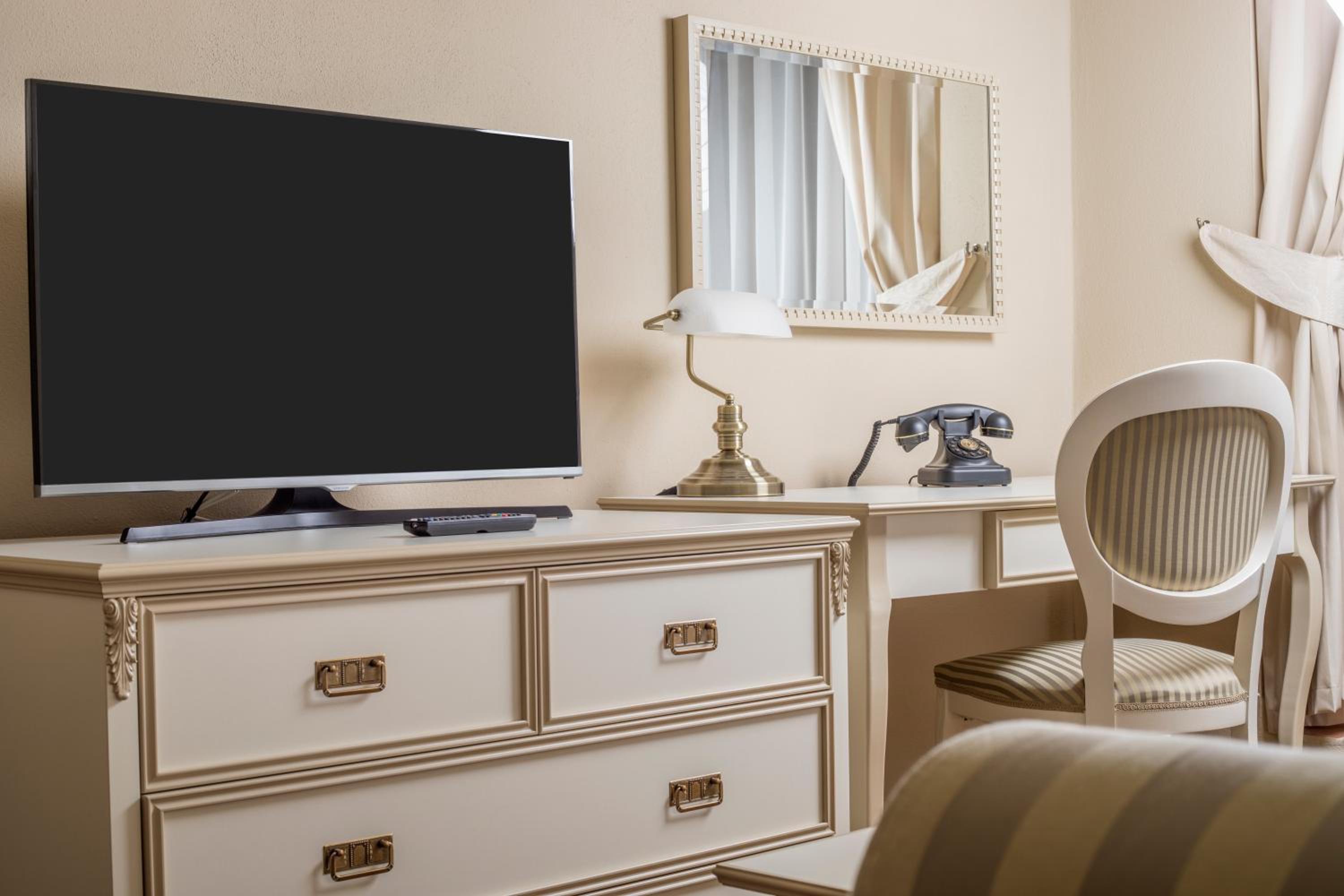 Family Room - Photo 1