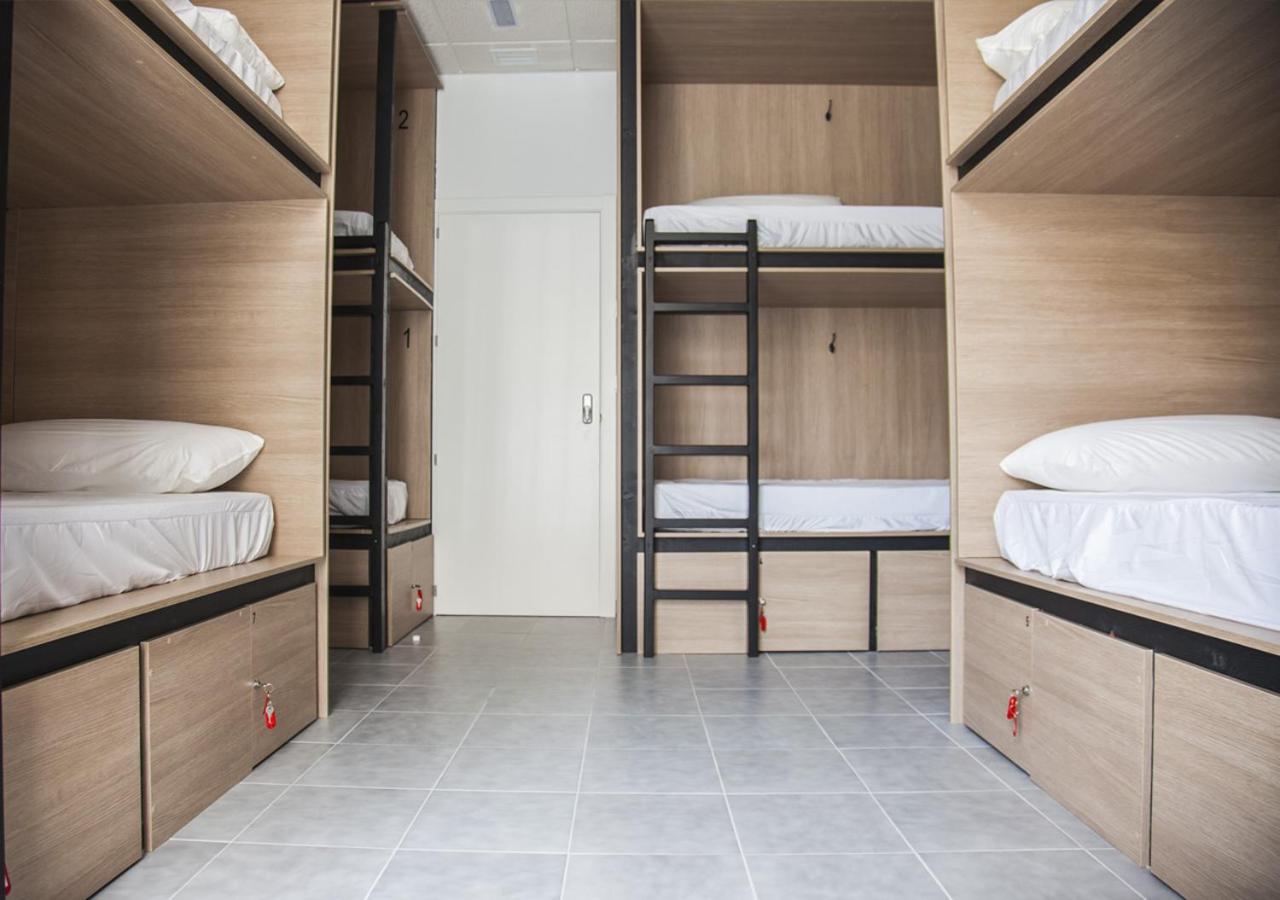 8-Bed Mixed Dormitory Room photo 2