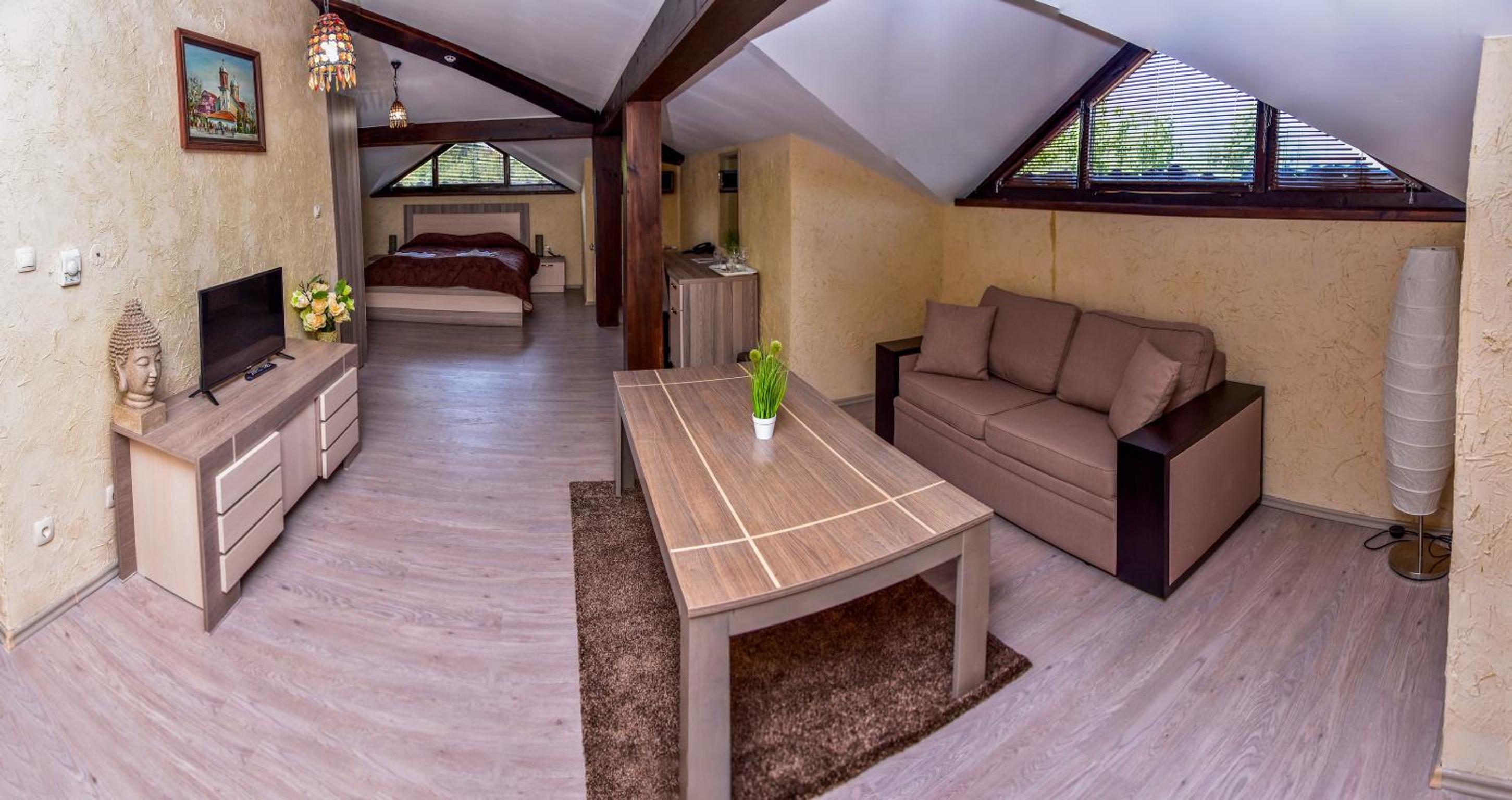 Studio - Attic - Photo 2