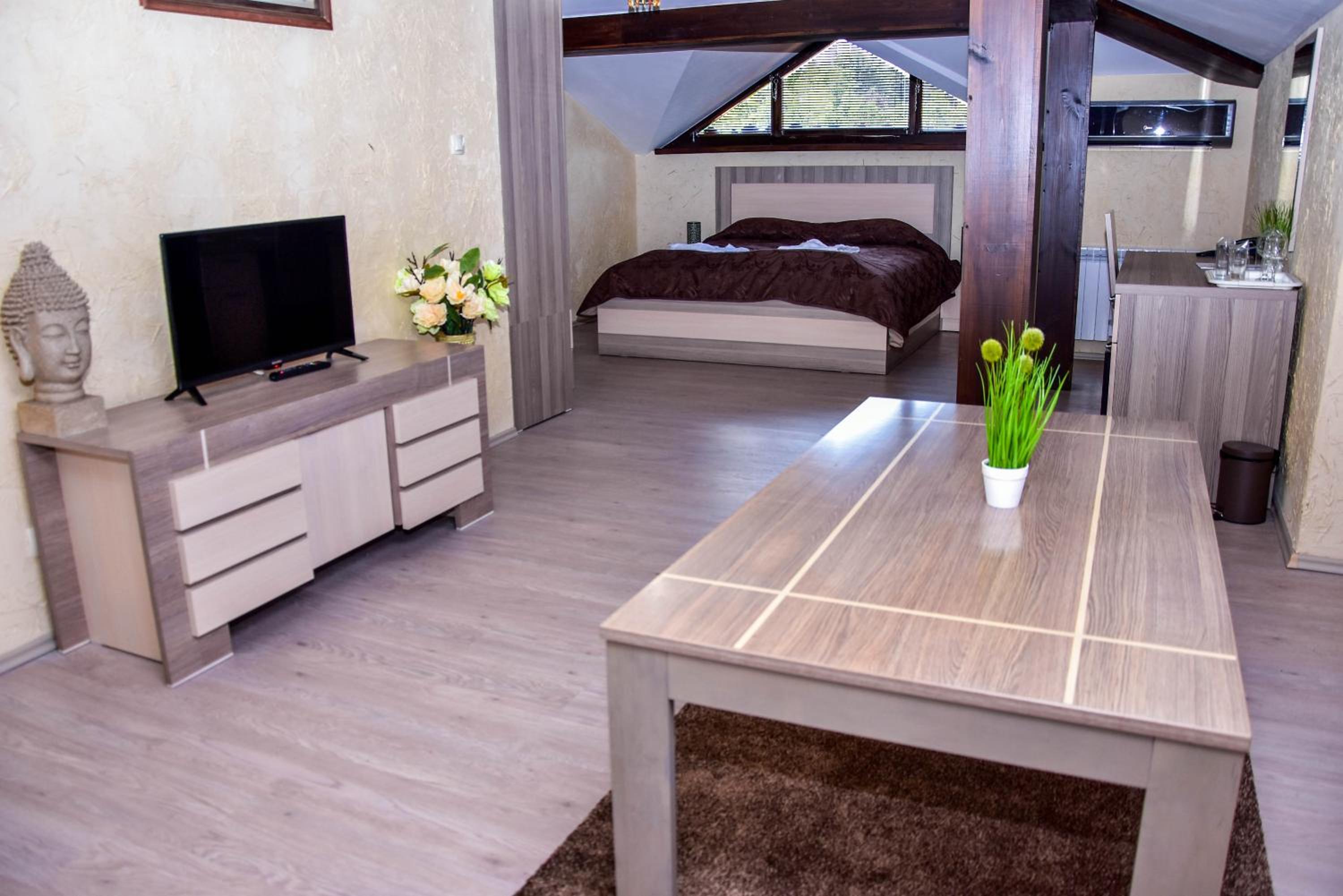 Studio - Attic - Photo 3