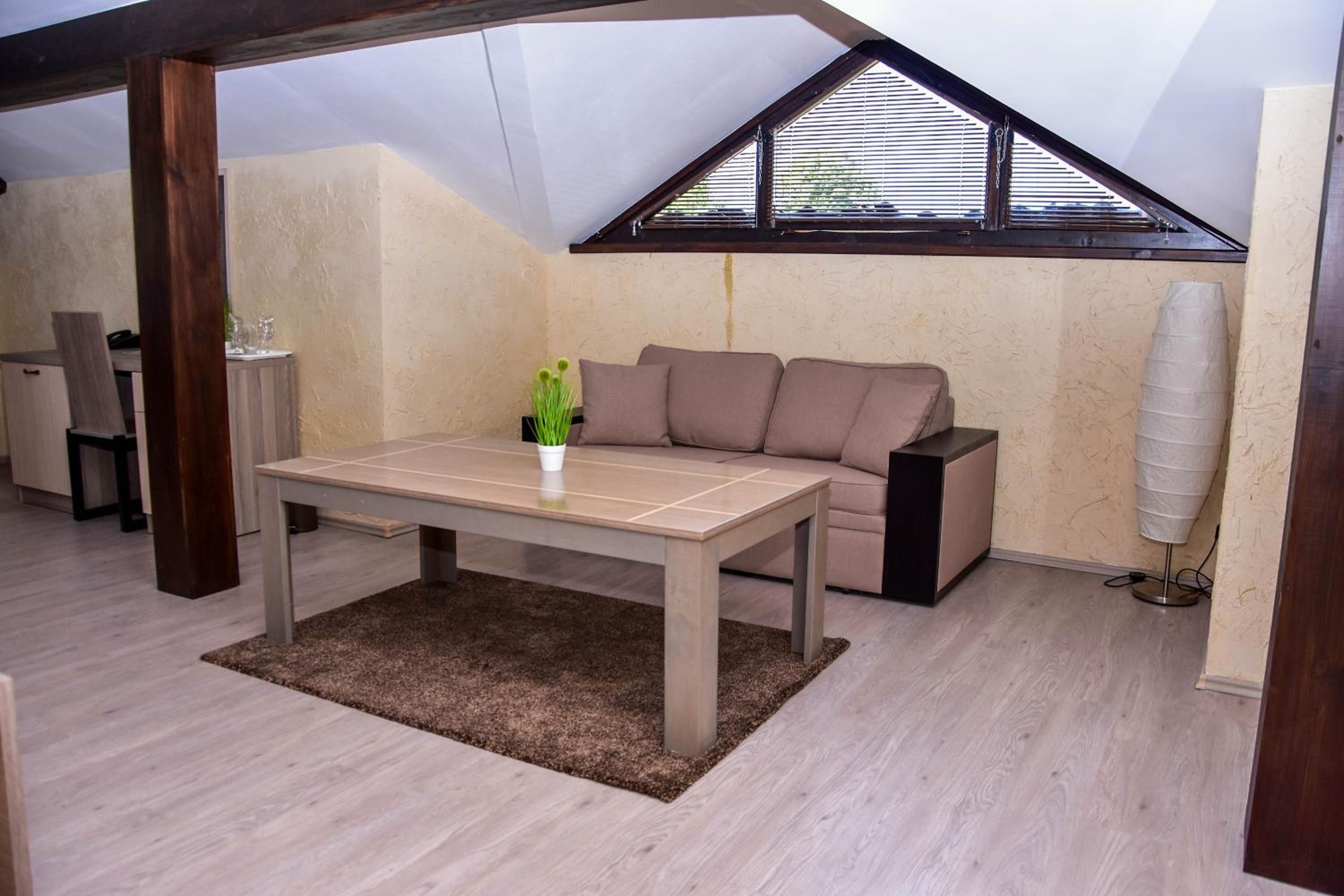 Studio - Attic - Photo 4