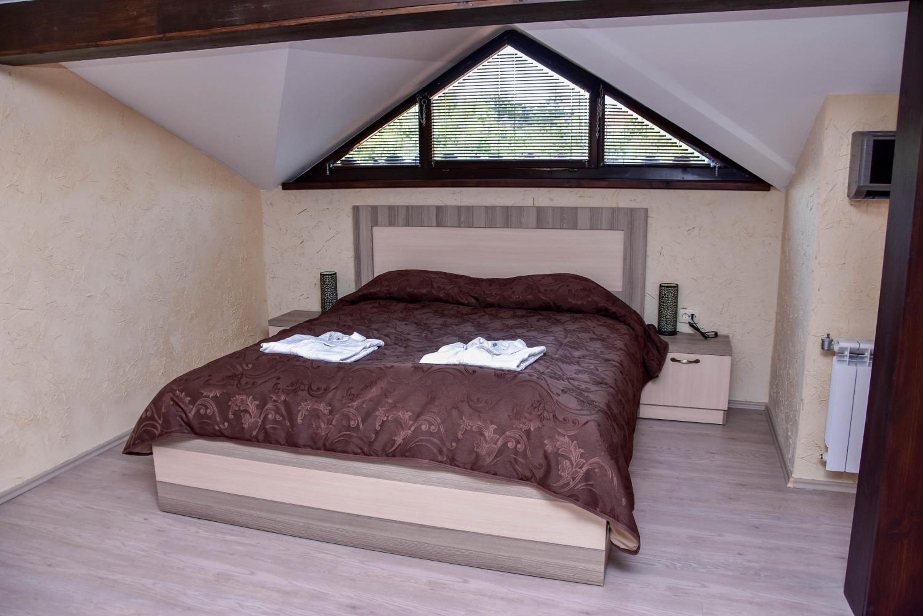 Studio - Attic - Photo 5