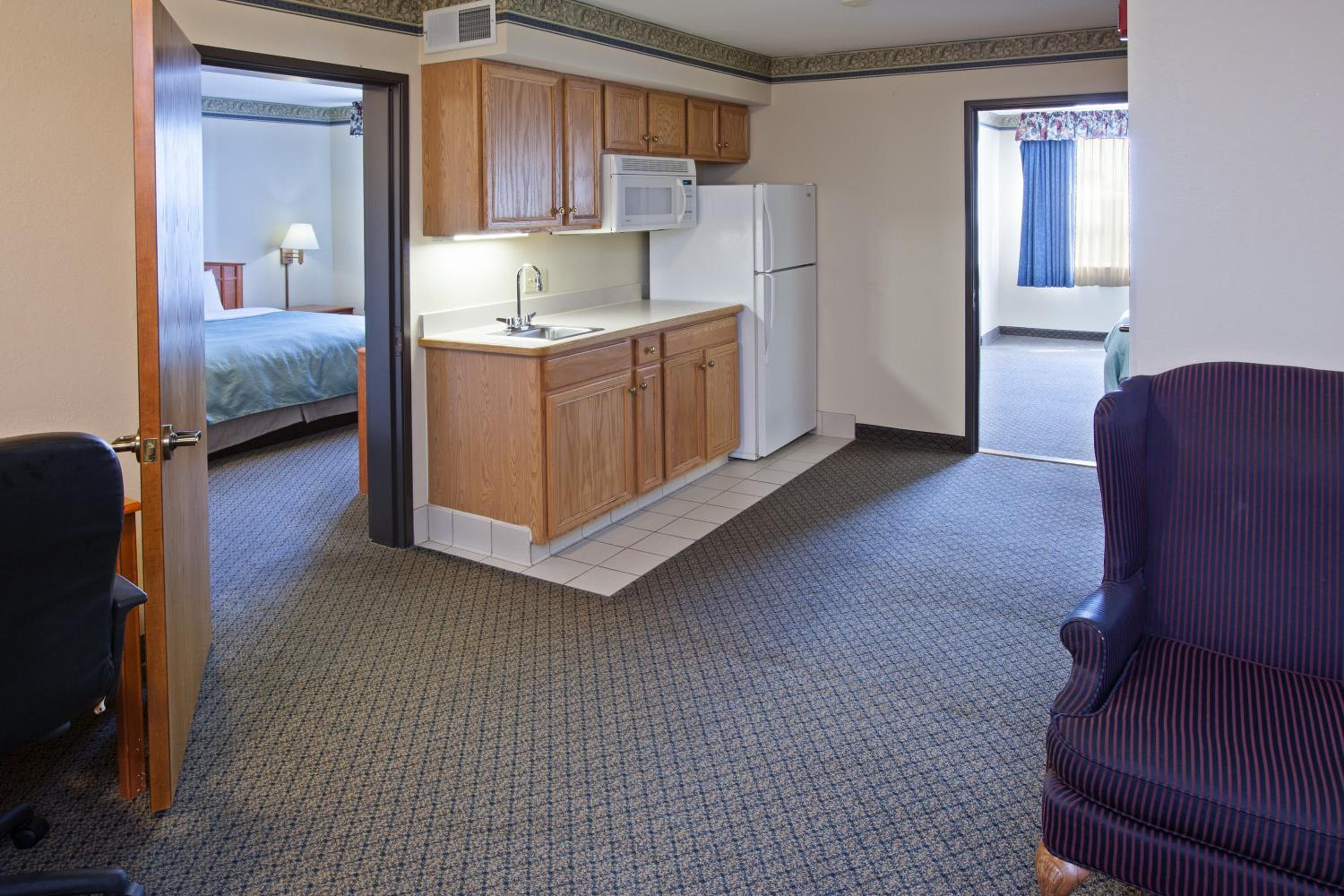 Two-Bedroom King Suite - Photo 2