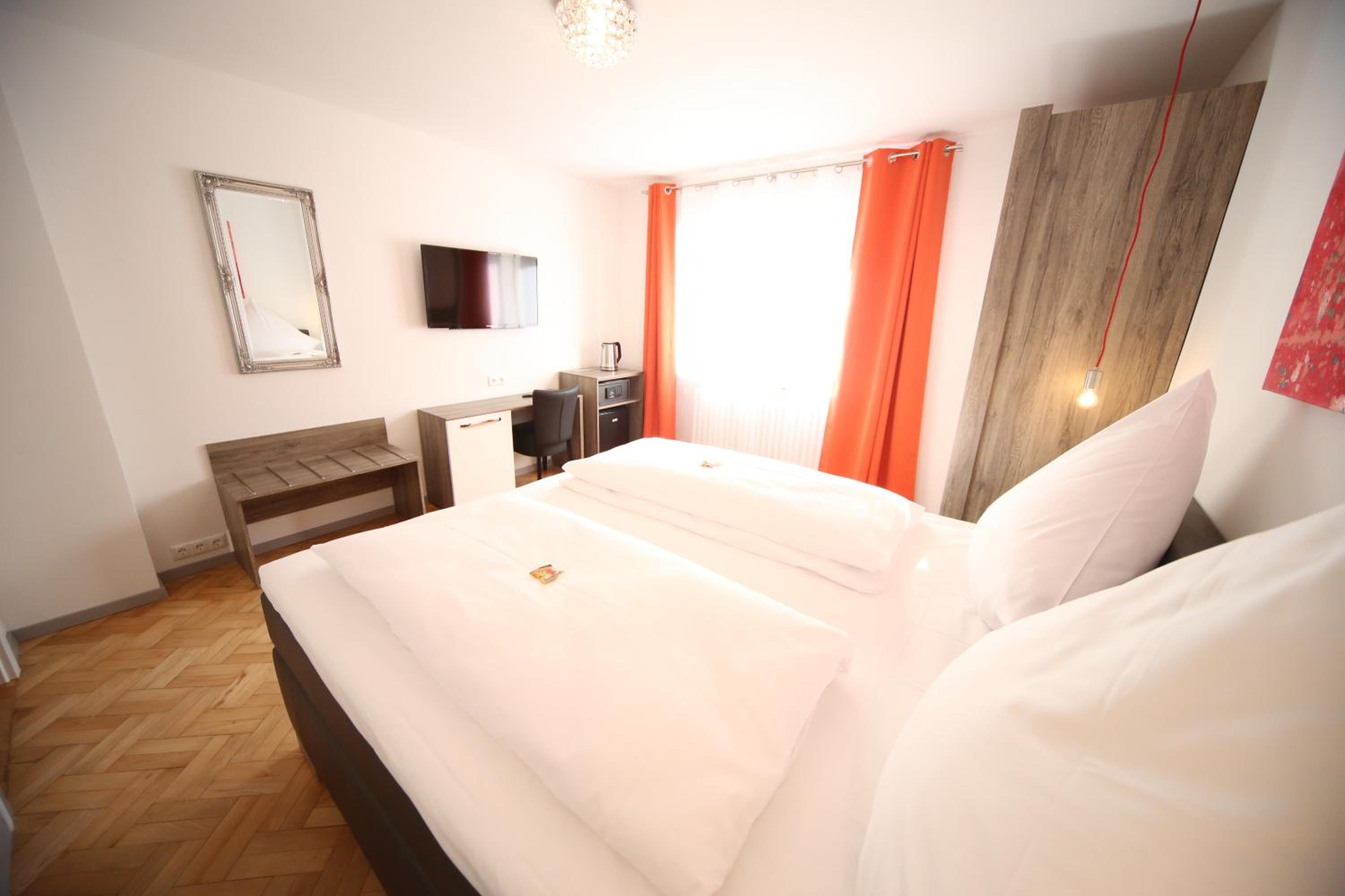 Double Room - Photo 6