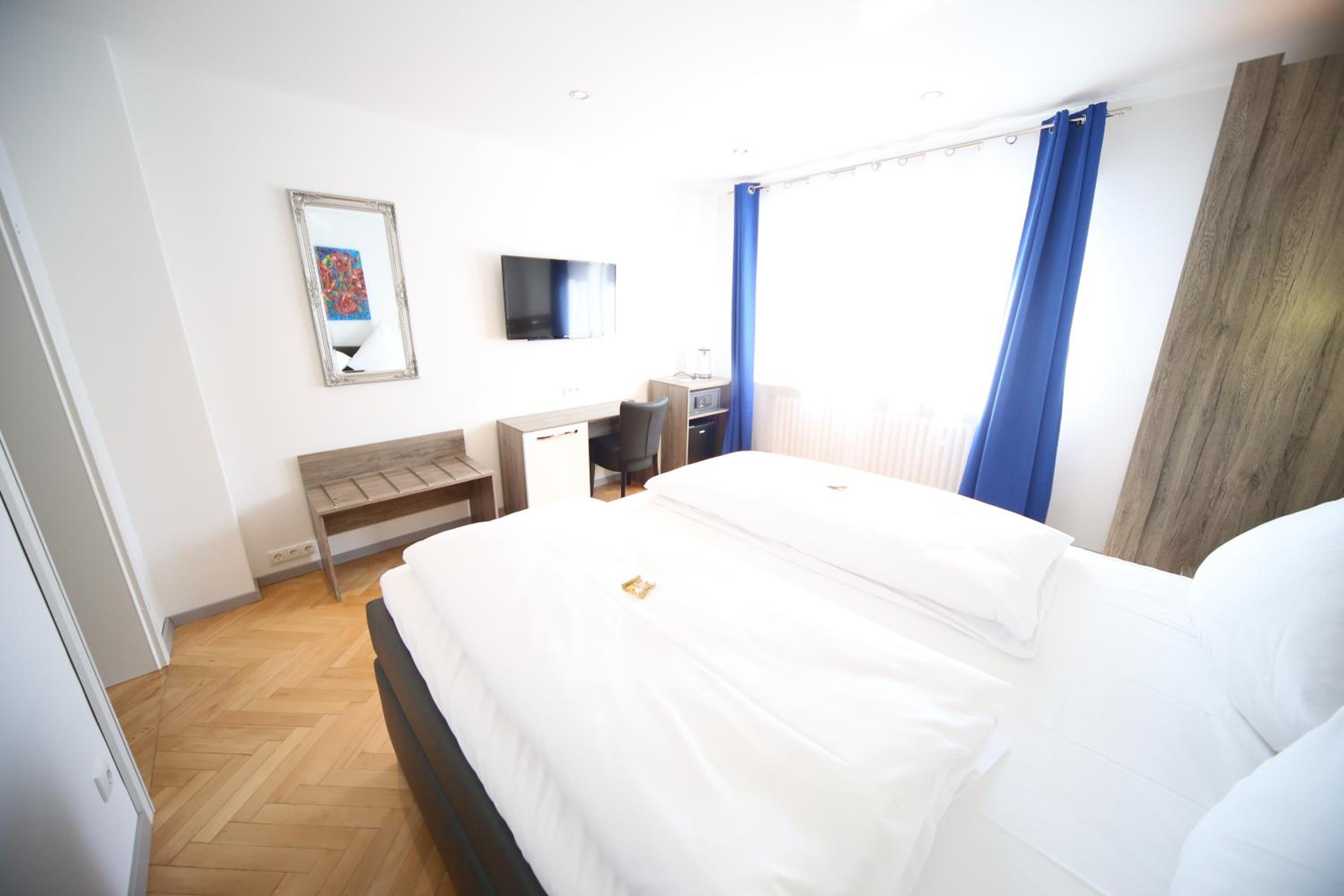 Double Room - Photo 3