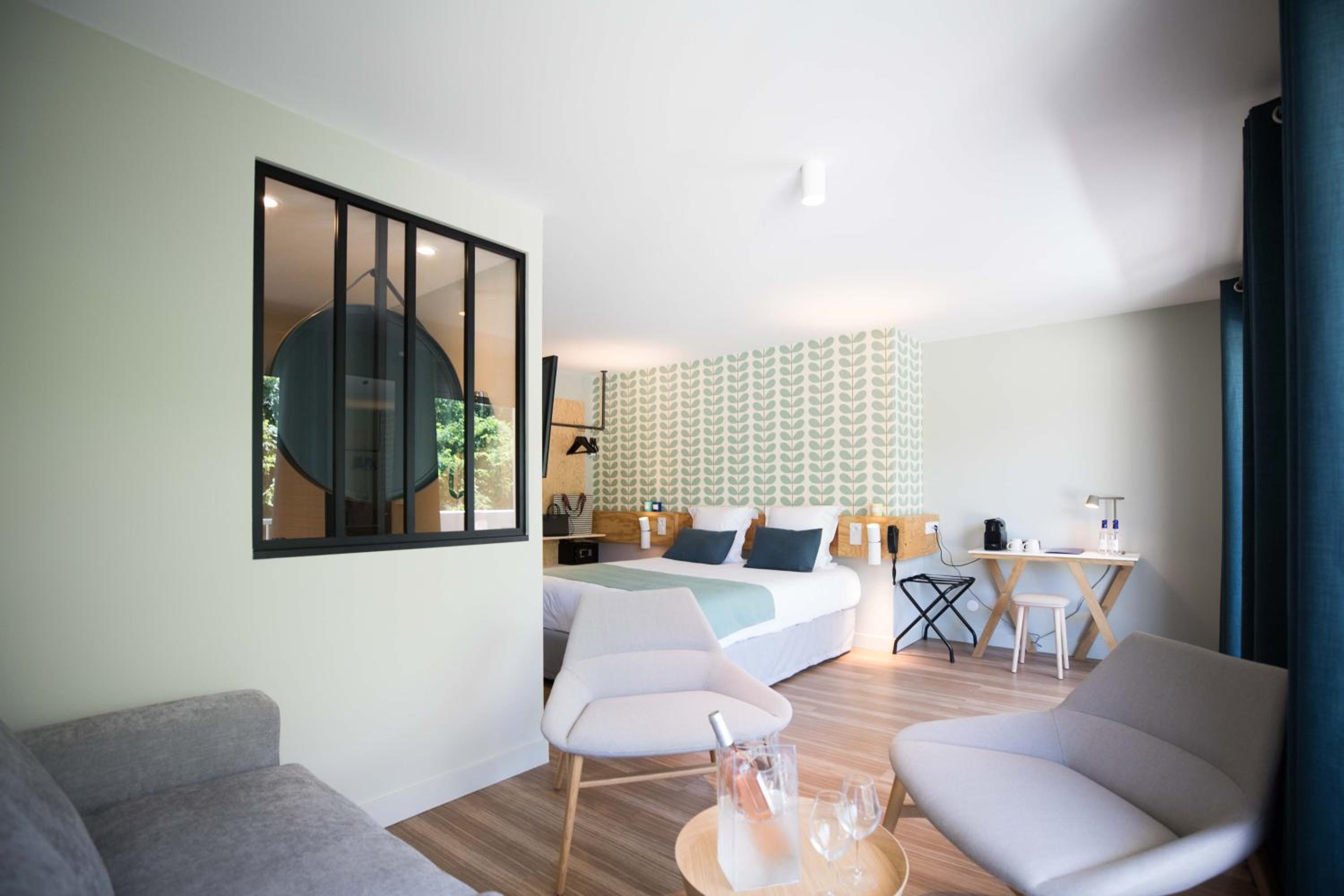 Suite - Photo 2