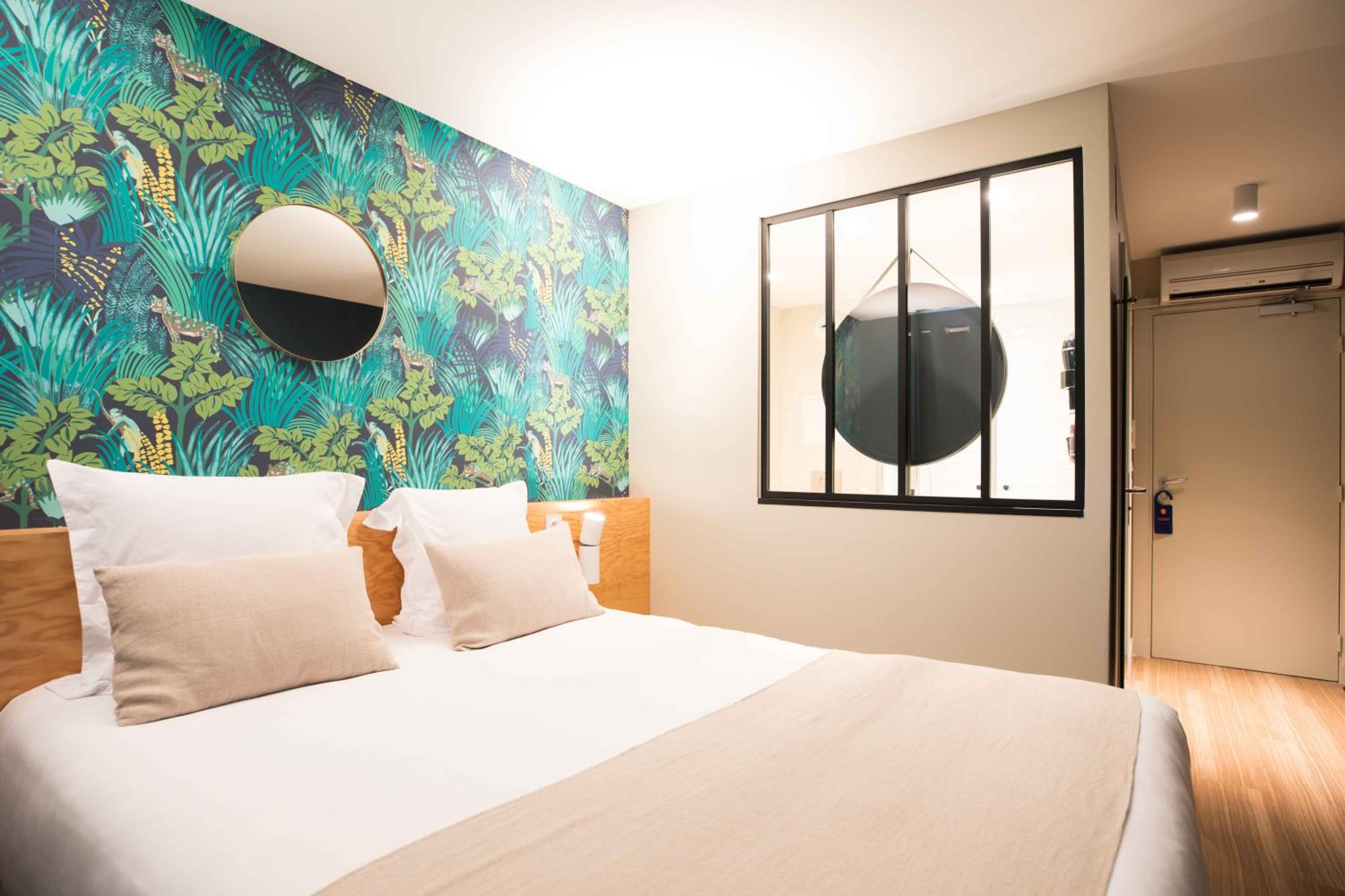 Deluxe Queen Room - Photo 5