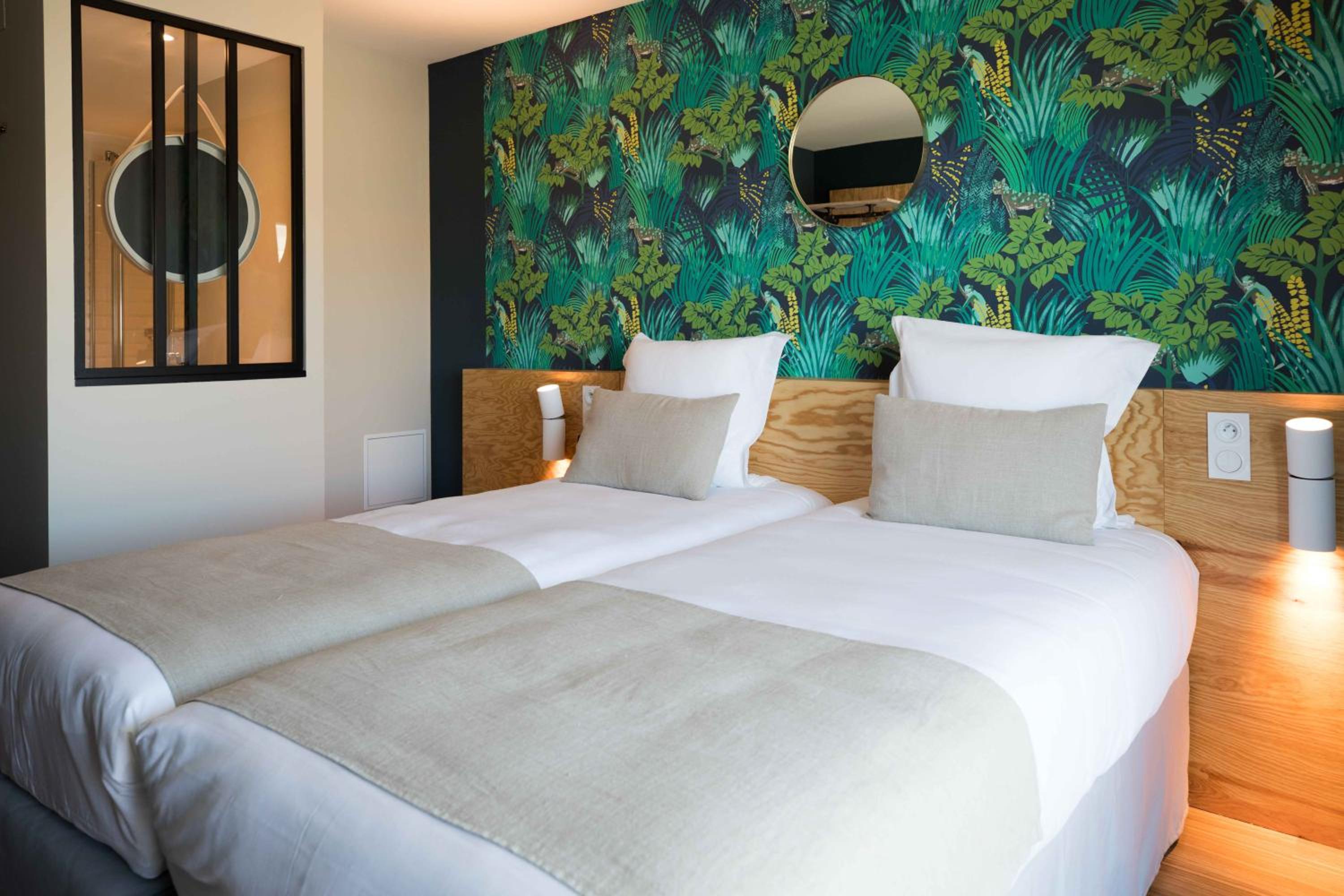 Deluxe Queen Room - Photo 3