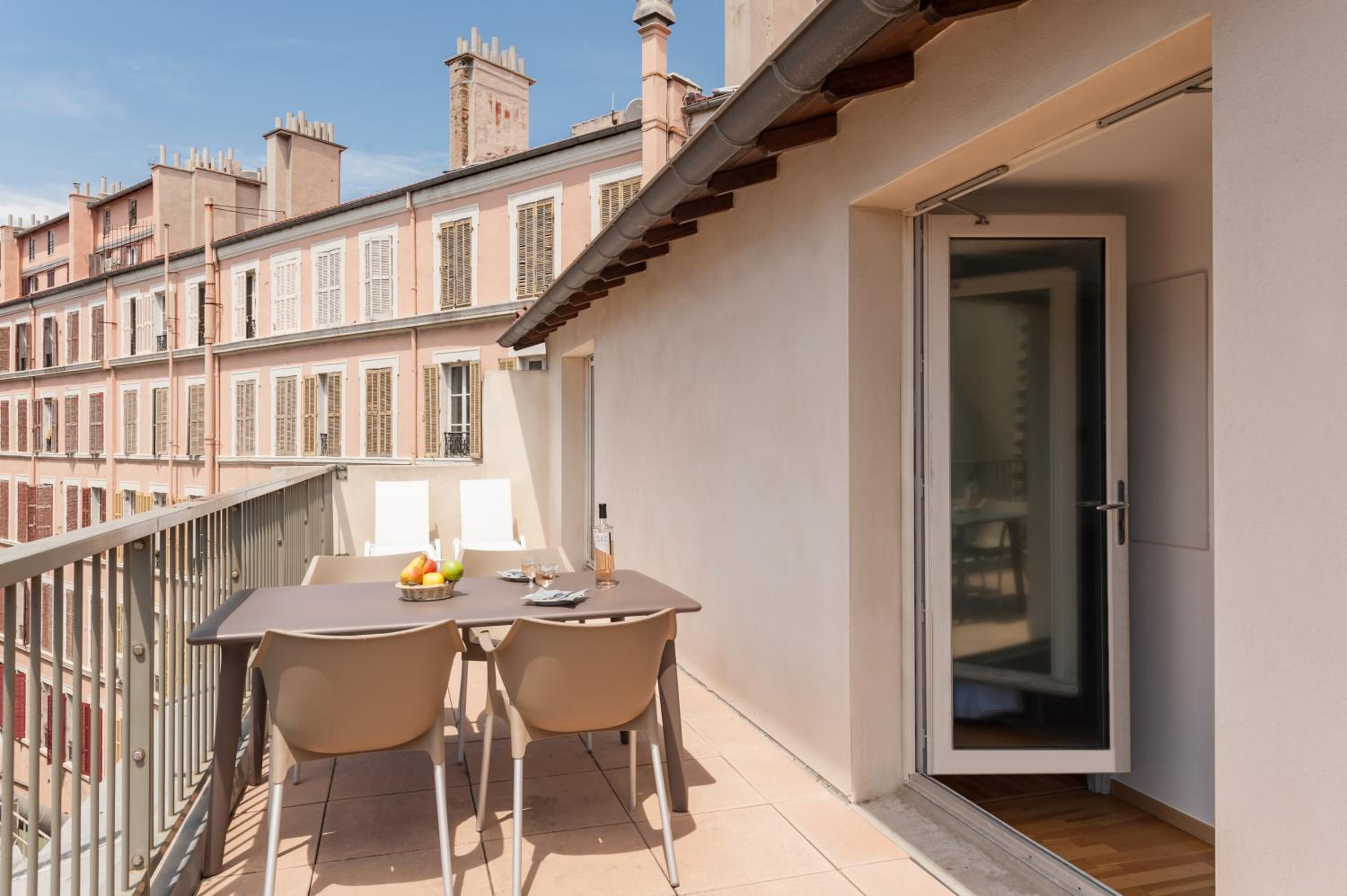 One-Bedroom Apartment with Terrace - Photo 9