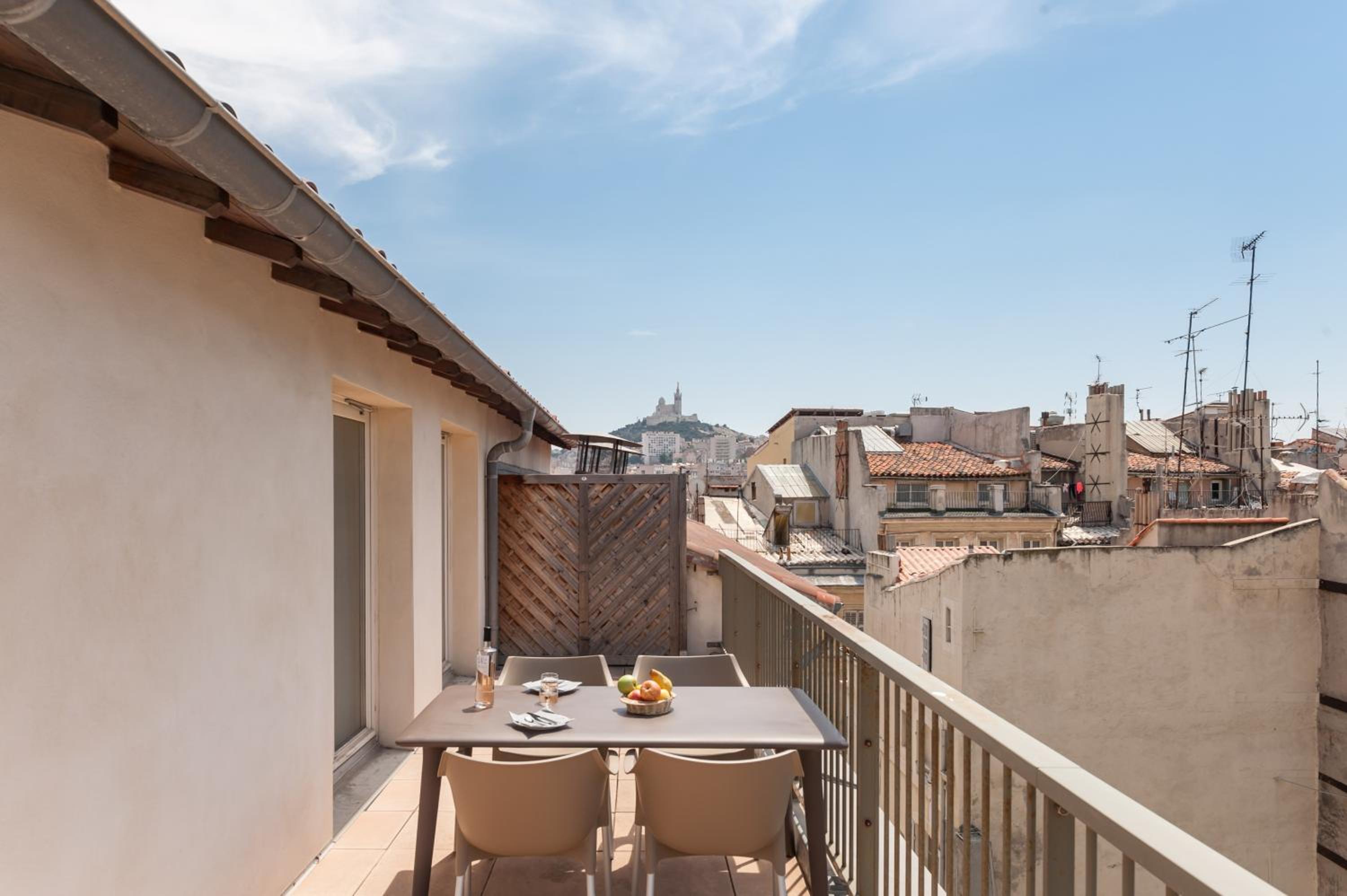 One-Bedroom Apartment with Terrace - Photo 8