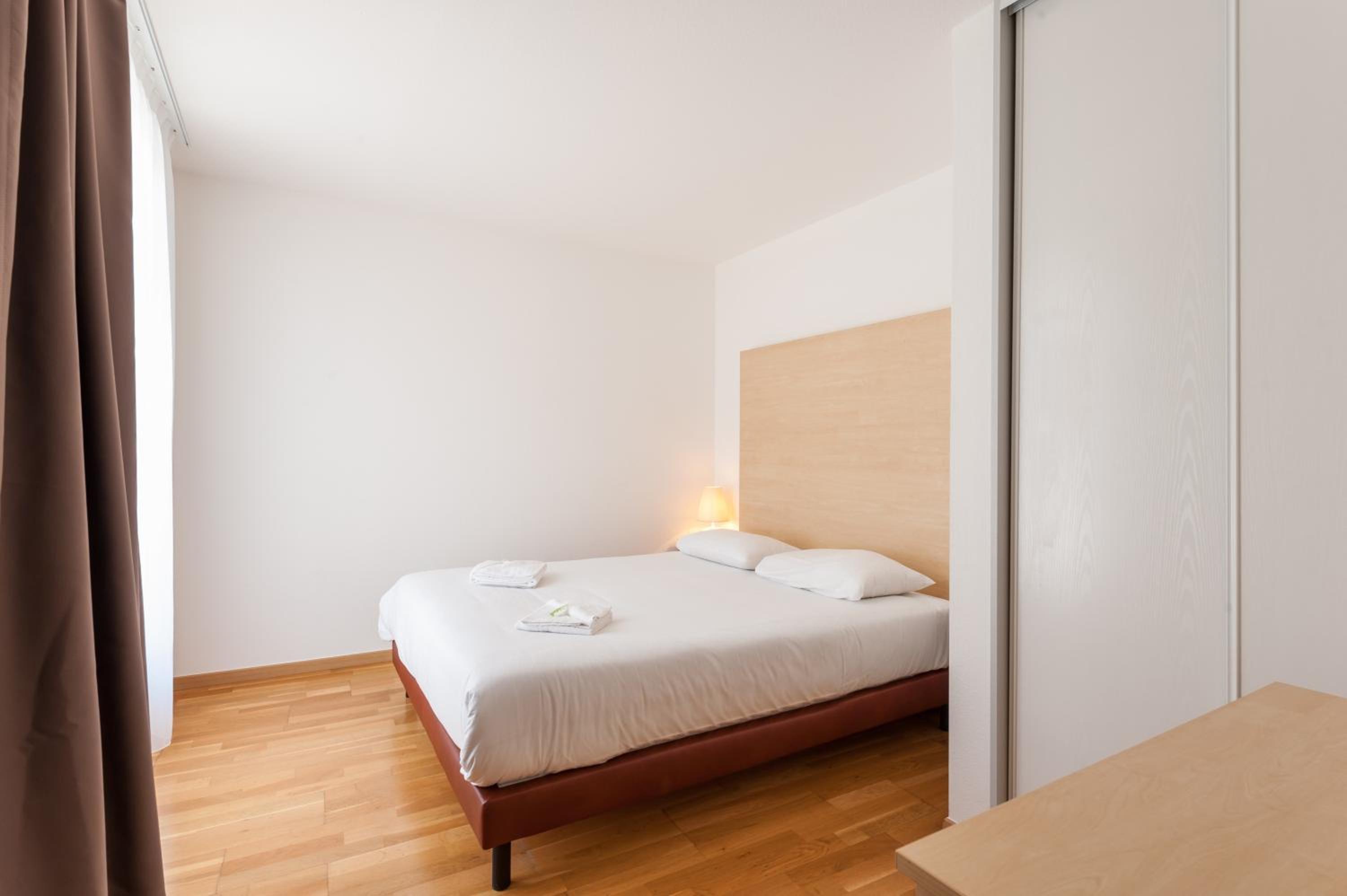 One-Bedroom Apartment with Terrace - Photo 5