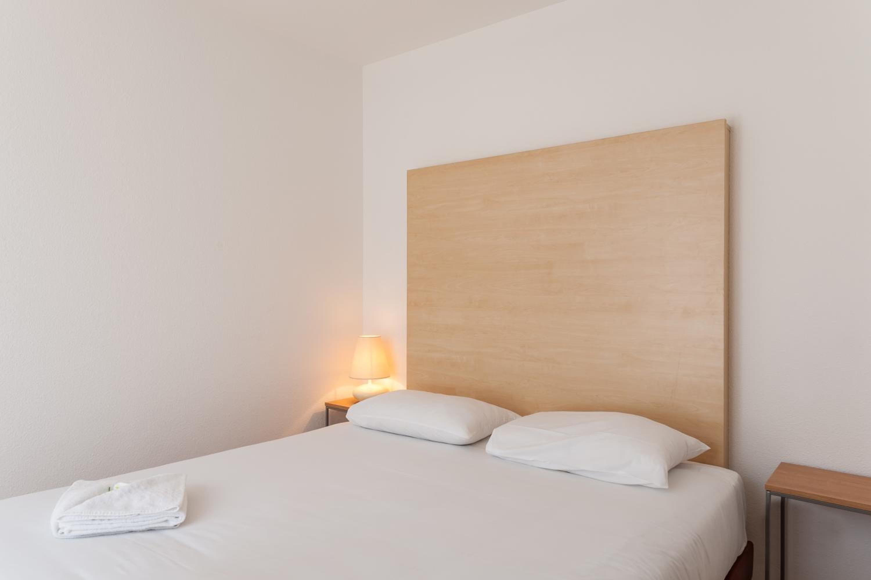 One-Bedroom Apartment with Terrace - Photo 6