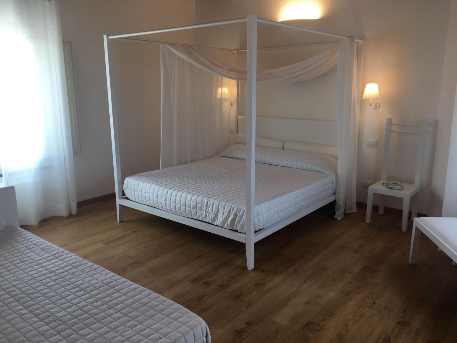 Quadruple Room with Private Bathroom photo 2